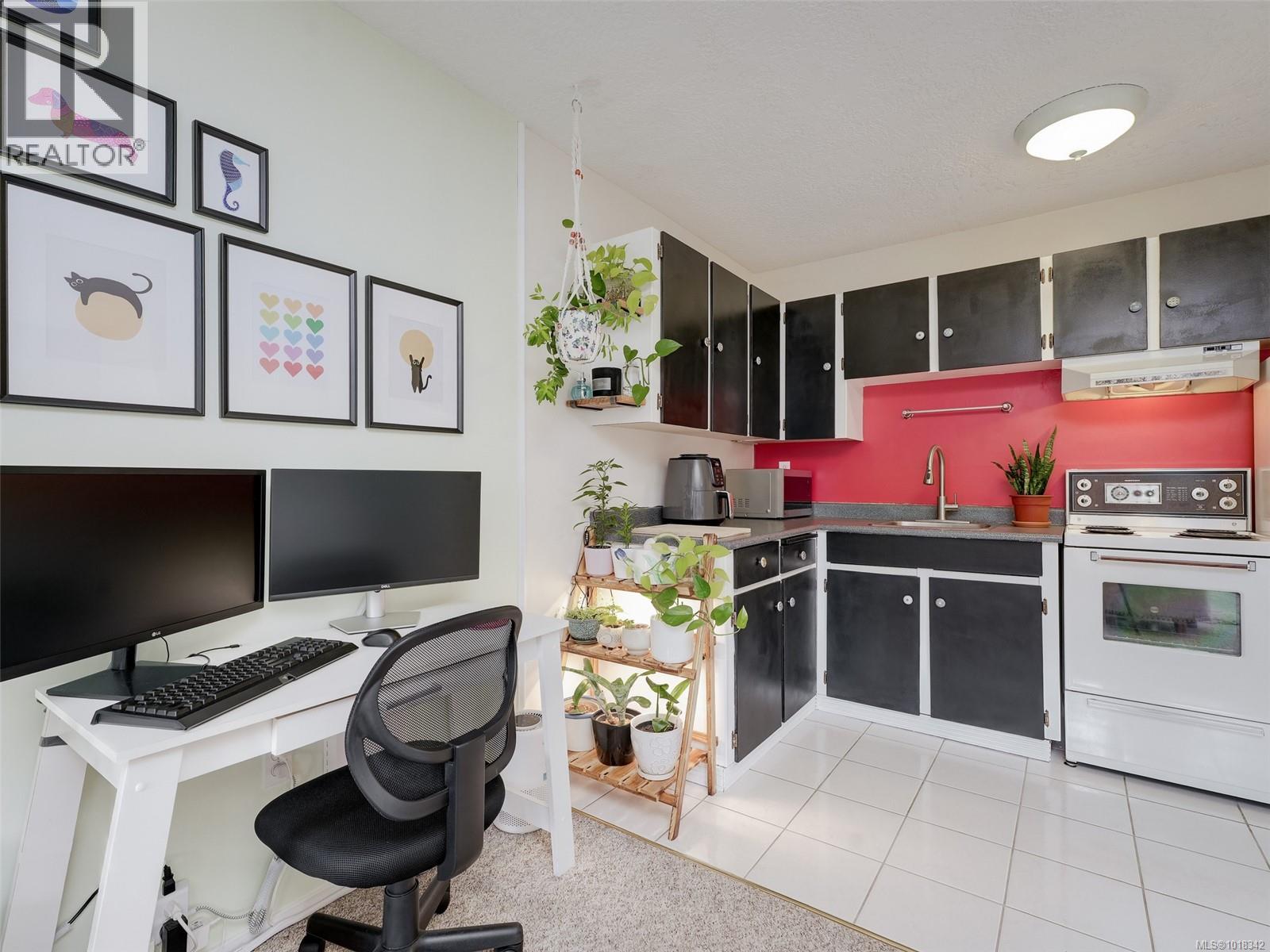 309 1342 Hillside Avenue, Victoria