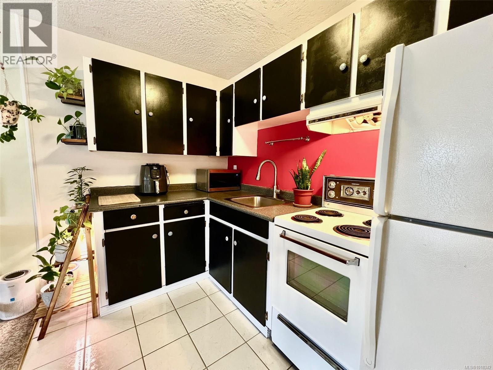 309 1342 Hillside Avenue, Victoria