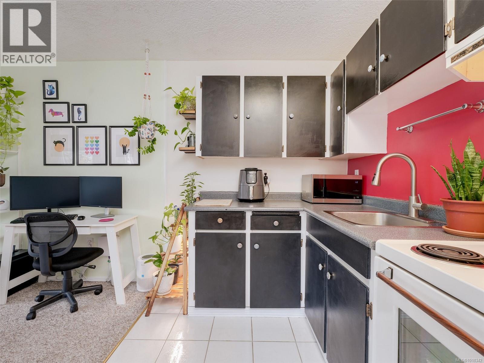 309 1342 Hillside Avenue, Victoria