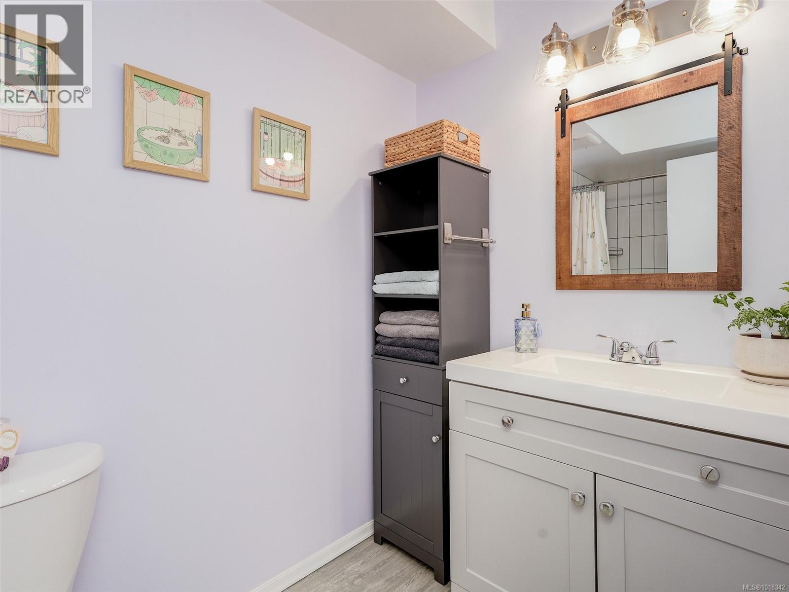 309 1342 Hillside Avenue, Victoria