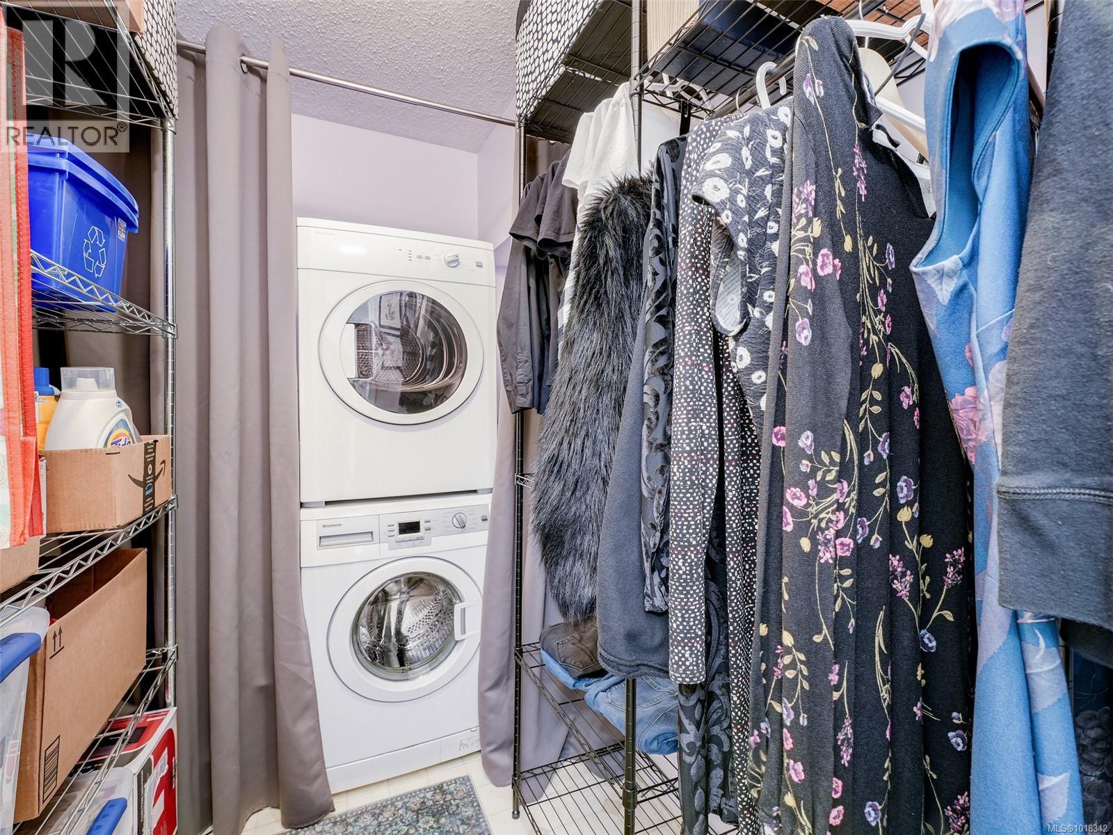 309 1342 Hillside Avenue, Victoria