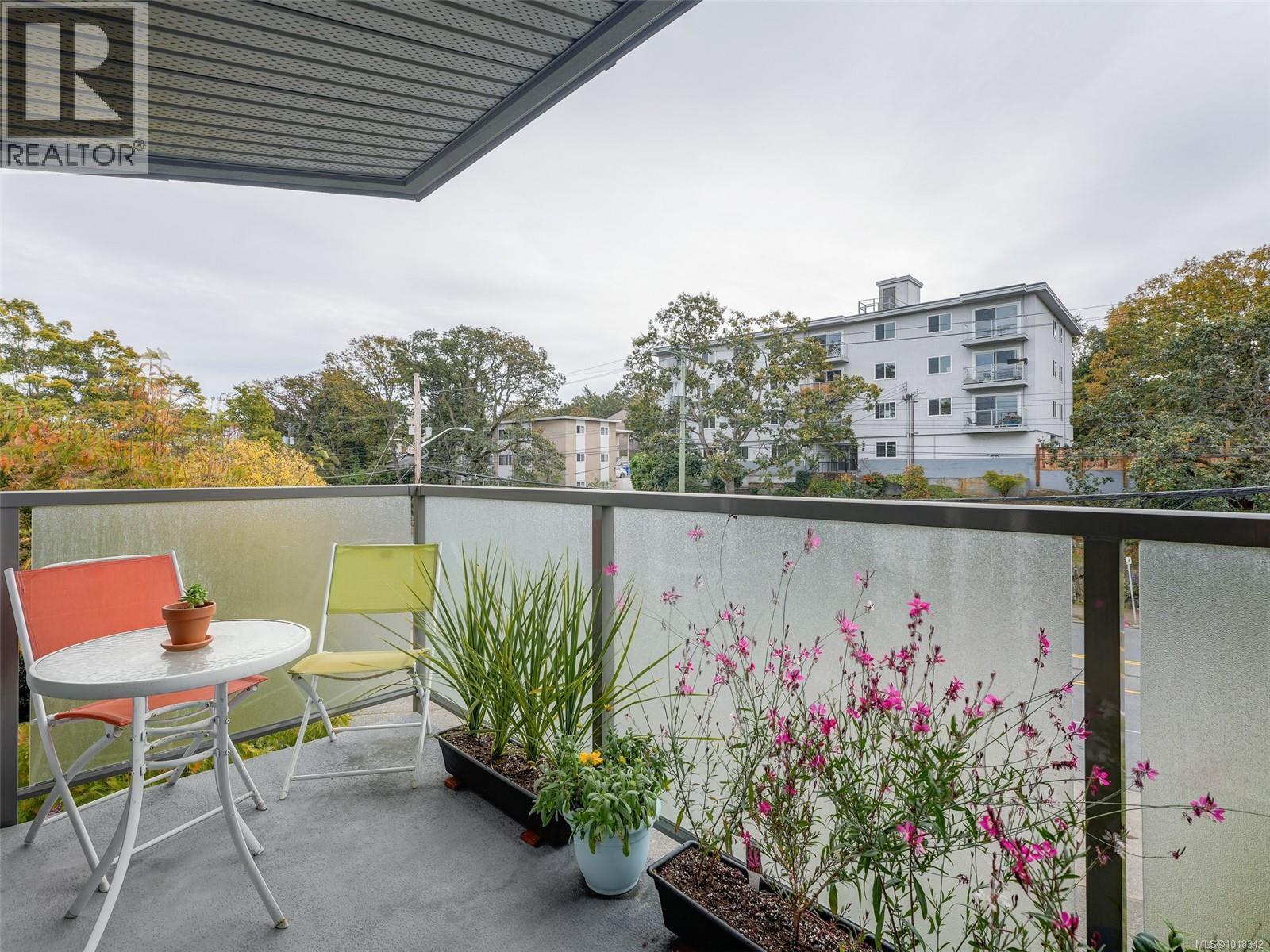 309 1342 Hillside Avenue, Victoria