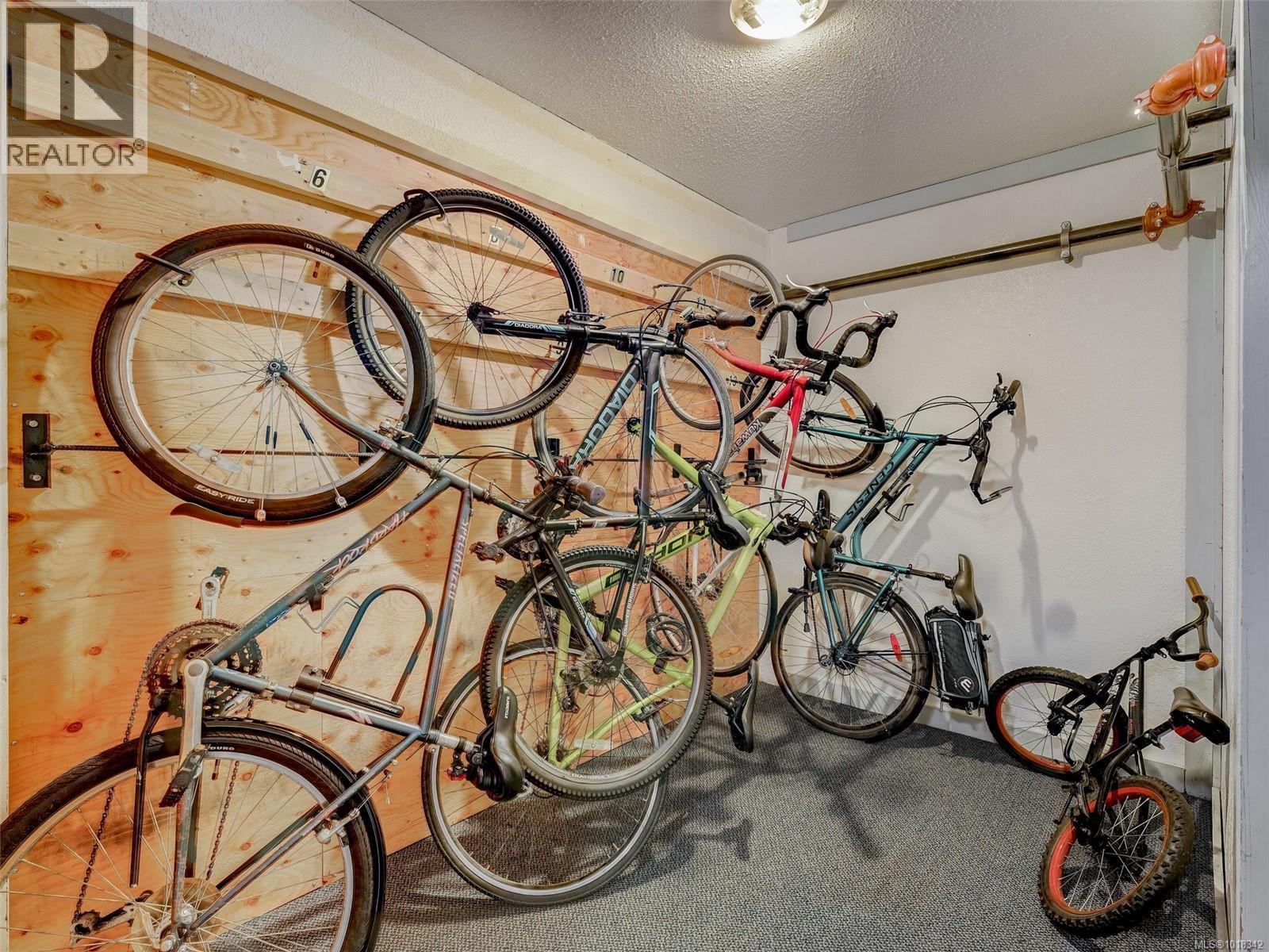 309 1342 Hillside Avenue, Victoria