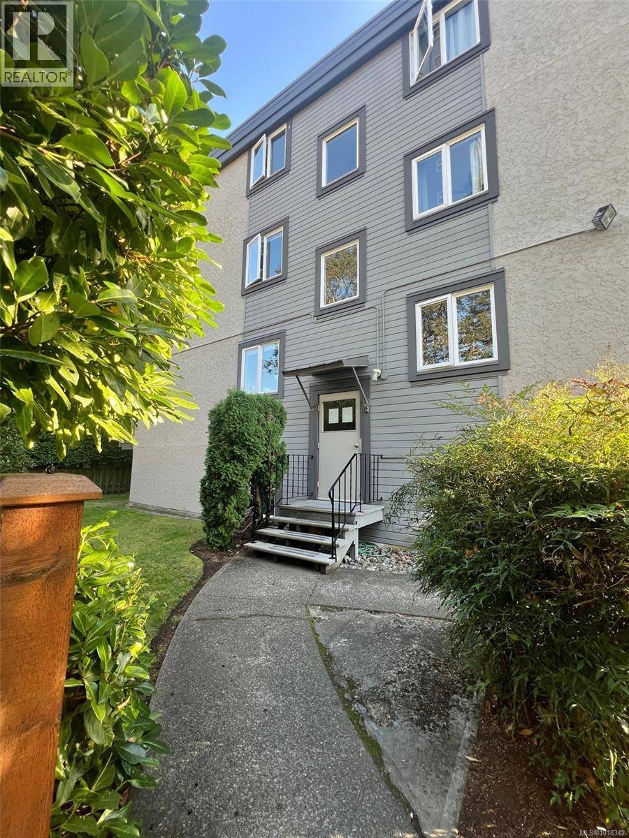 309 1342 Hillside Avenue, Victoria