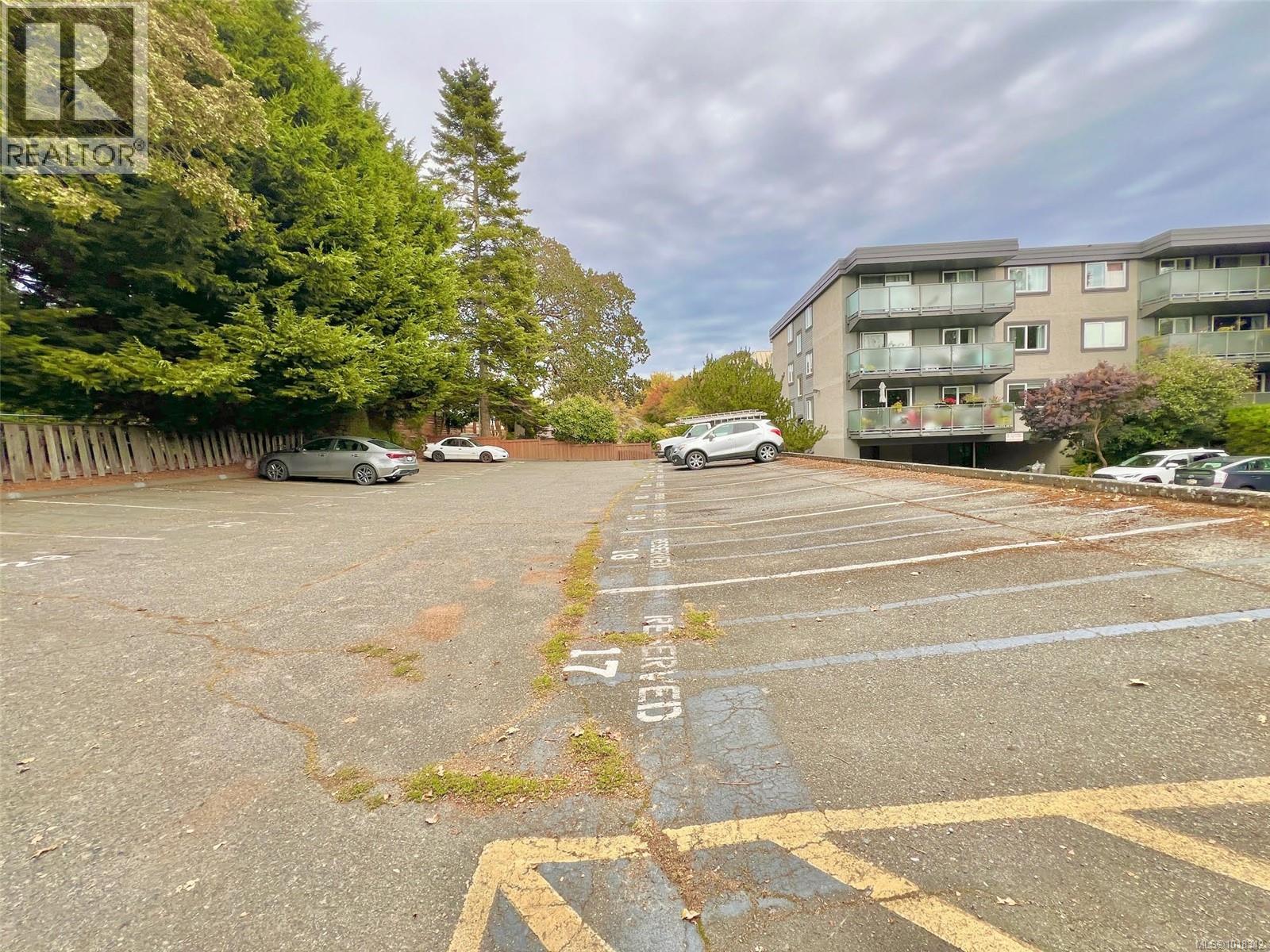 309 1342 Hillside Avenue, Victoria