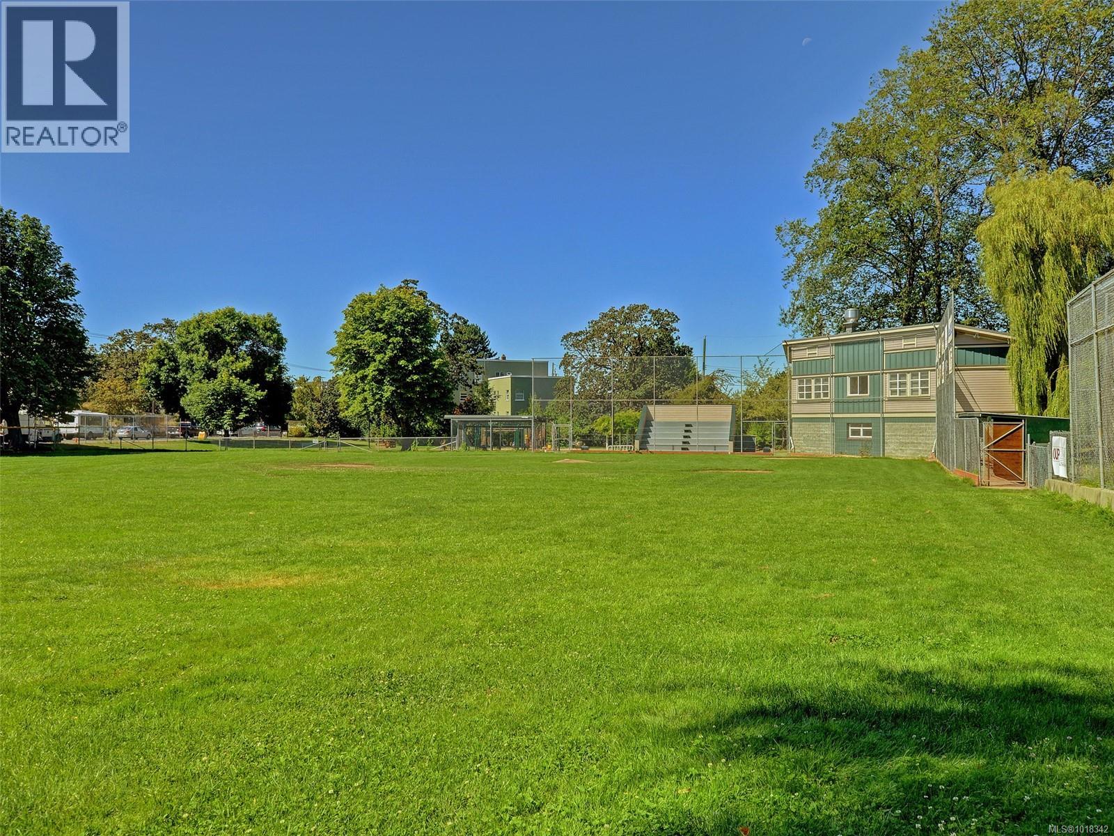 309 1342 Hillside Avenue, Victoria