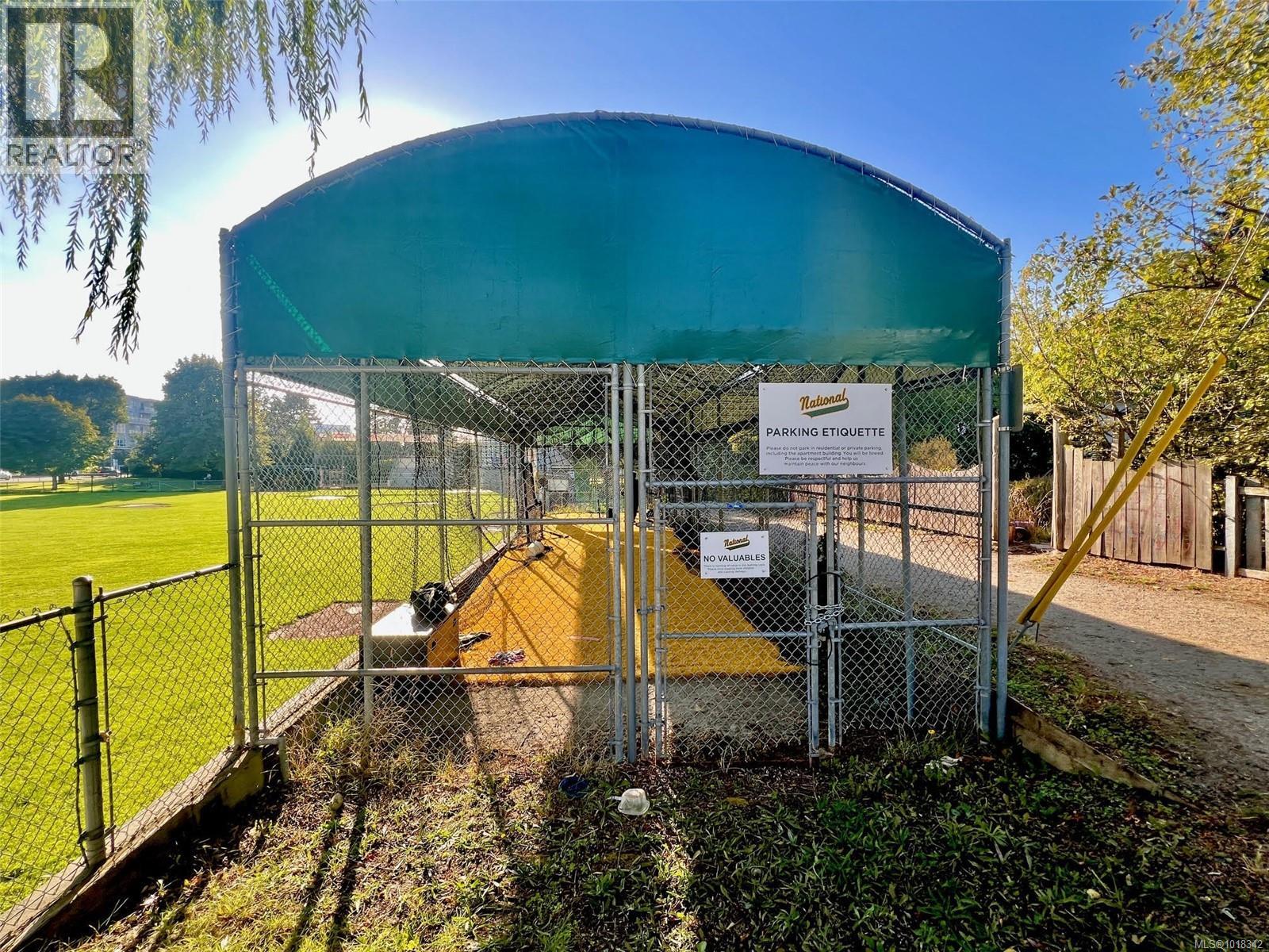 309 1342 Hillside Avenue, Victoria