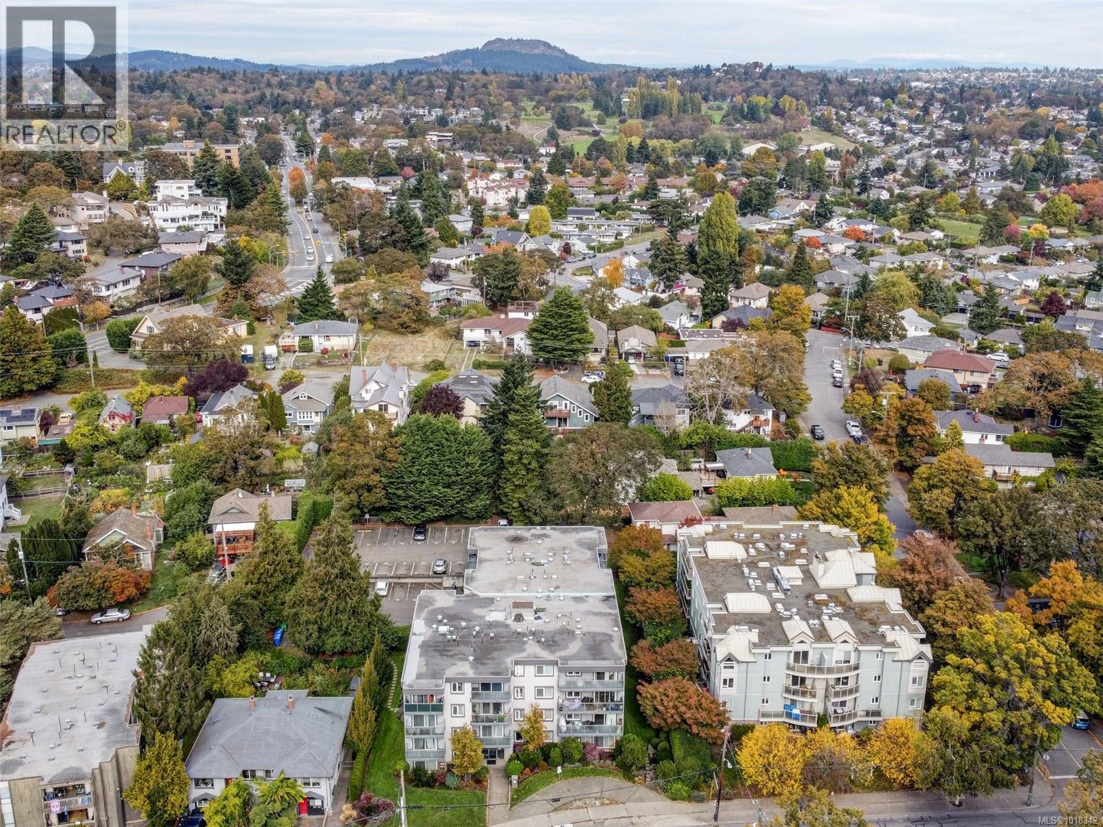 309 1342 Hillside Avenue, Victoria