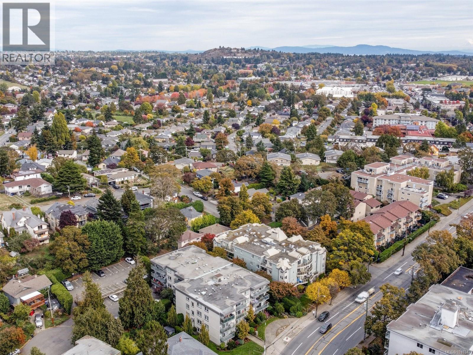 309 1342 Hillside Avenue, Victoria