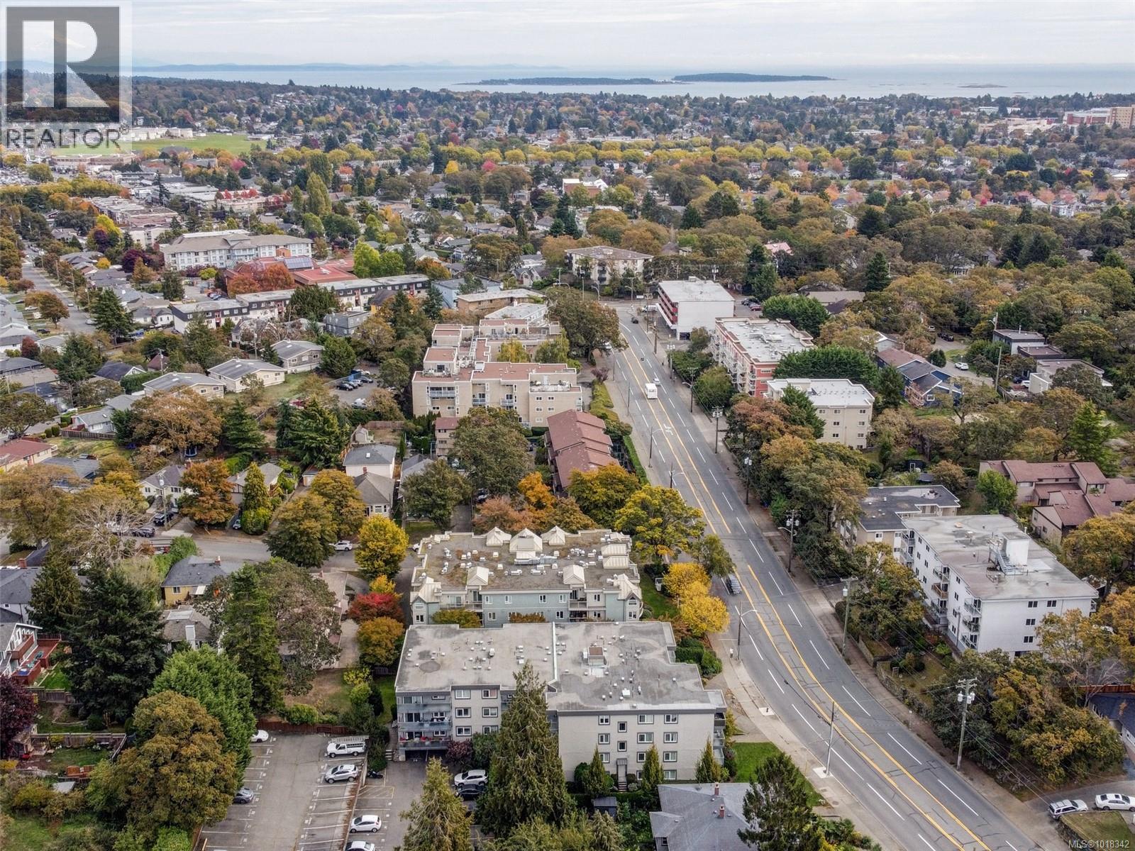 309 1342 Hillside Avenue, Victoria