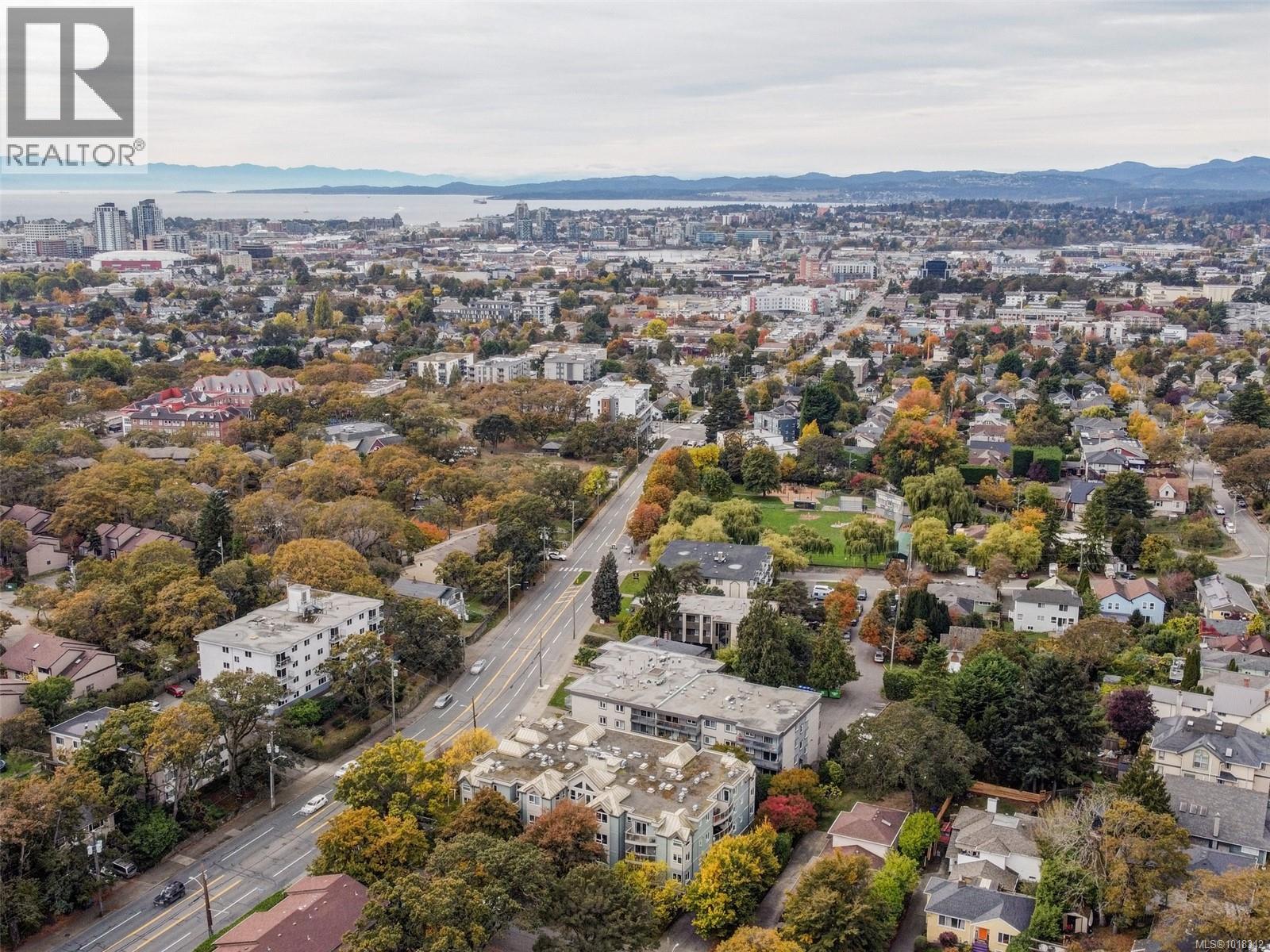 309 1342 Hillside Avenue, Victoria