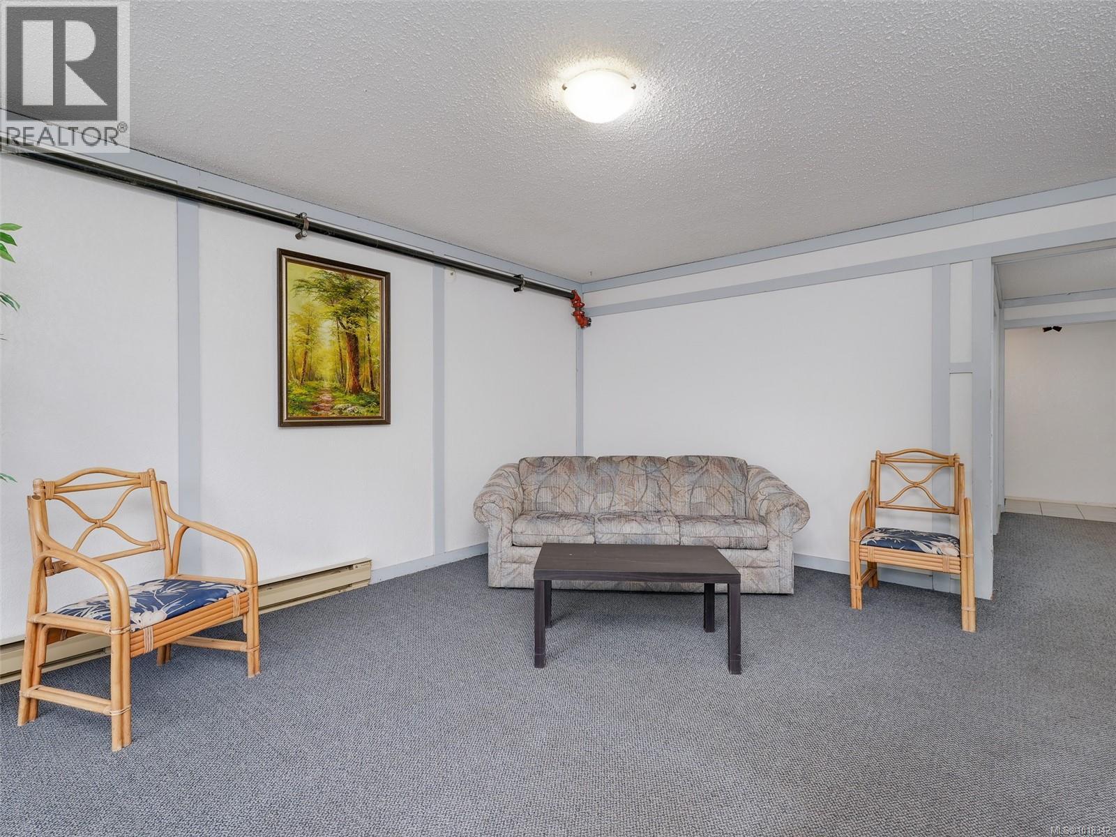 309 1342 Hillside Avenue, Victoria