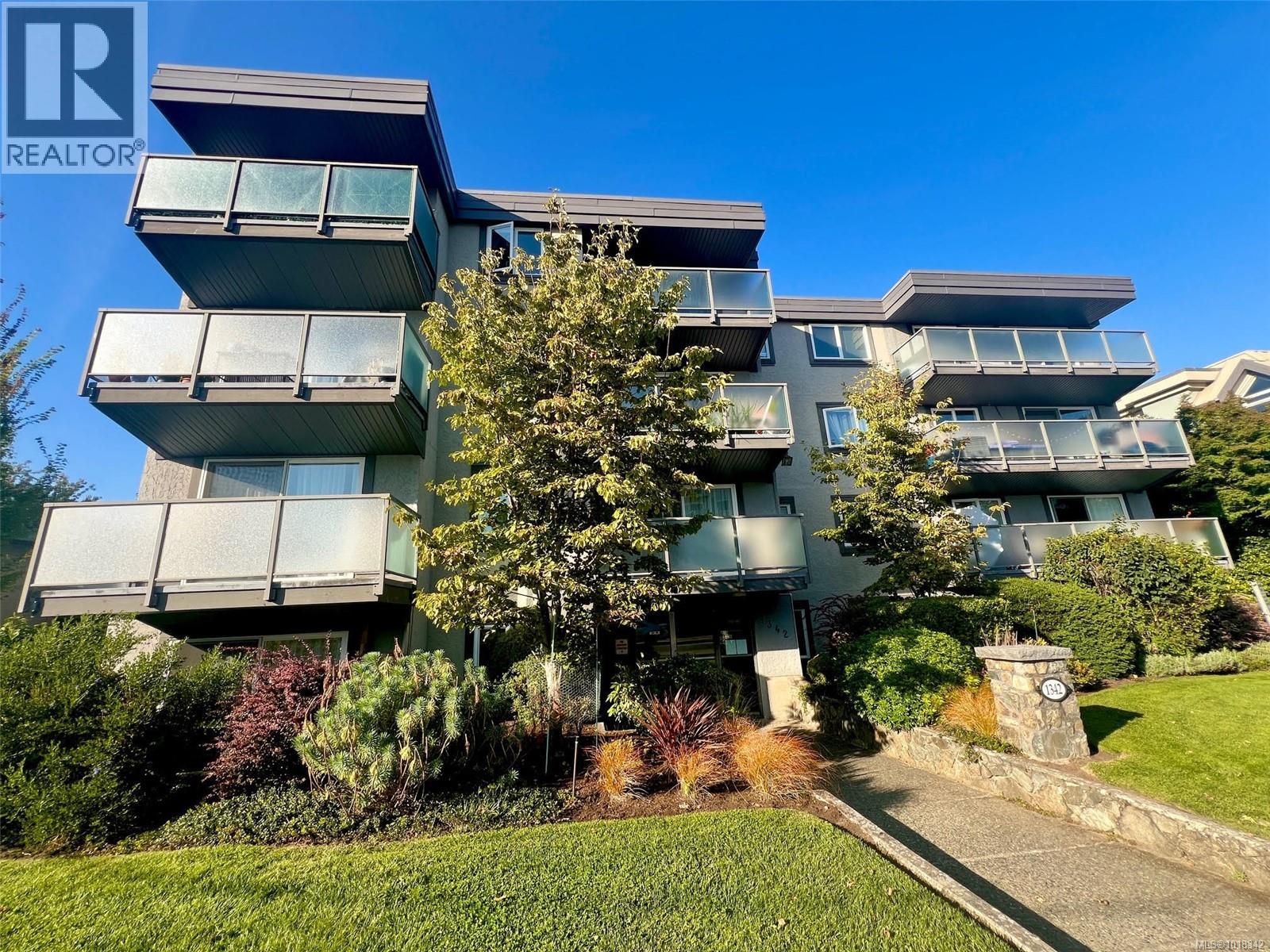 309 1342 Hillside Avenue, Victoria