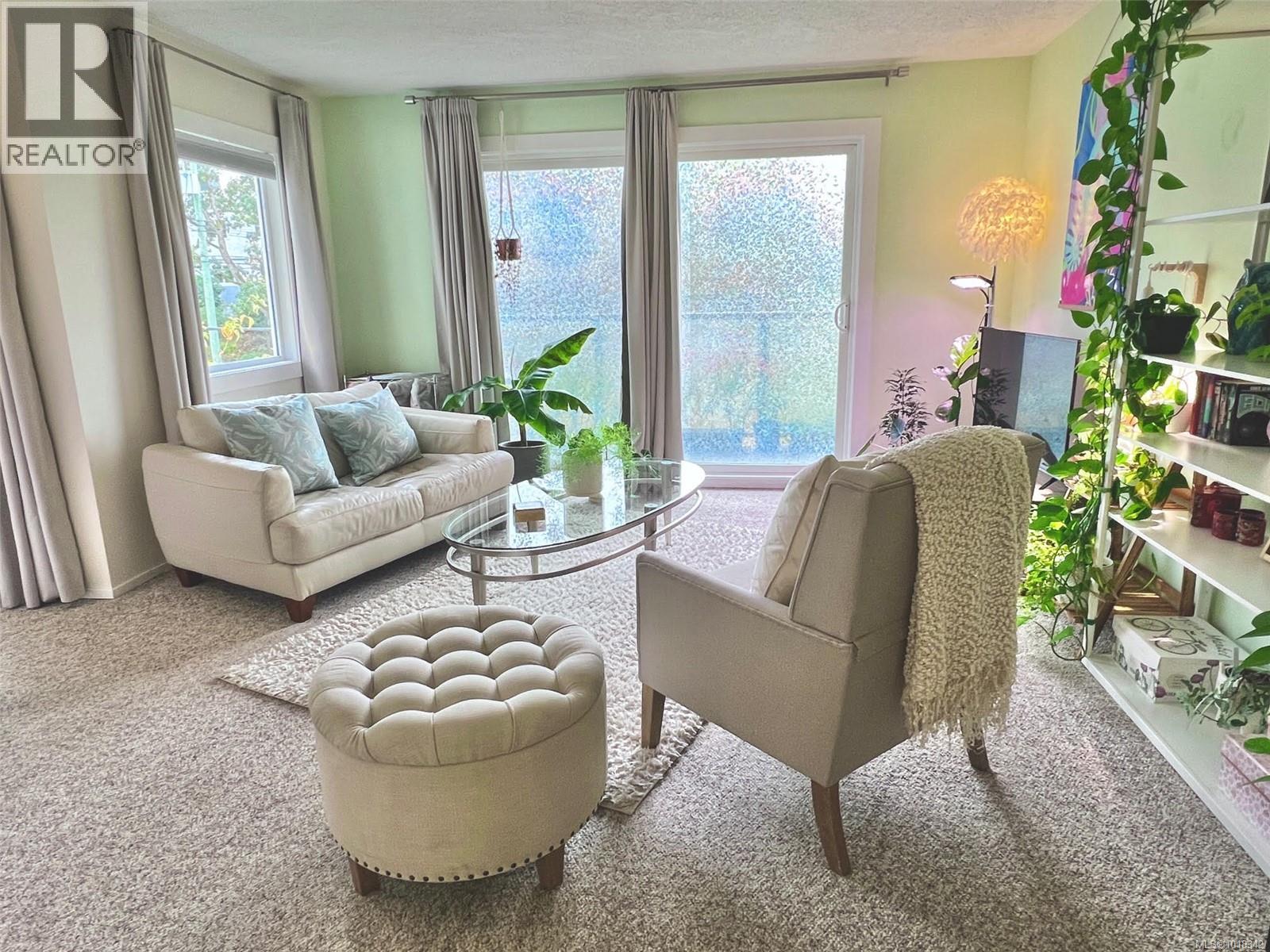 309 1342 Hillside Avenue, Victoria