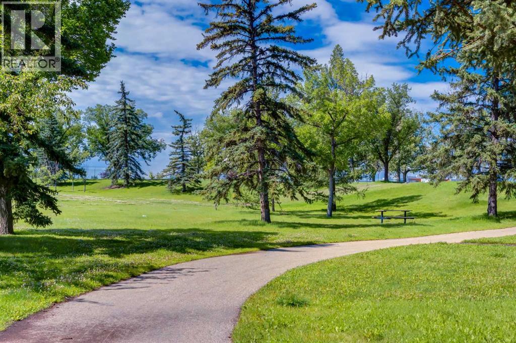 Single Family House for Sale in   Pensacola Crescent SE Penbrooke Meadows Calgary 