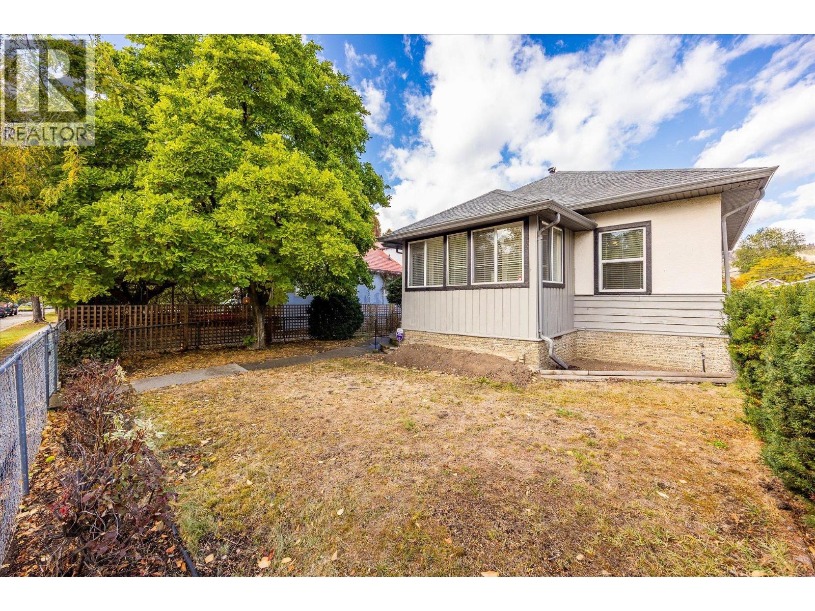  836 Cawston Avenue, Kelowna