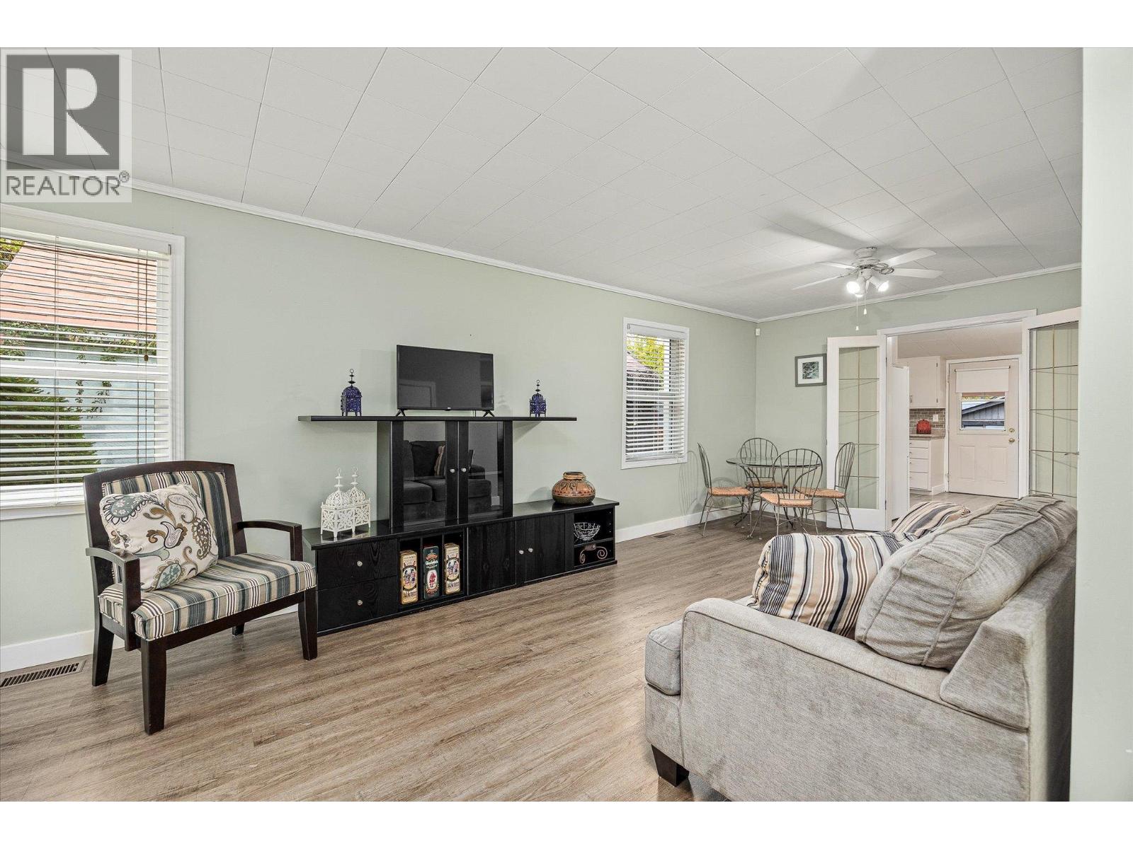  836 Cawston Avenue, Kelowna