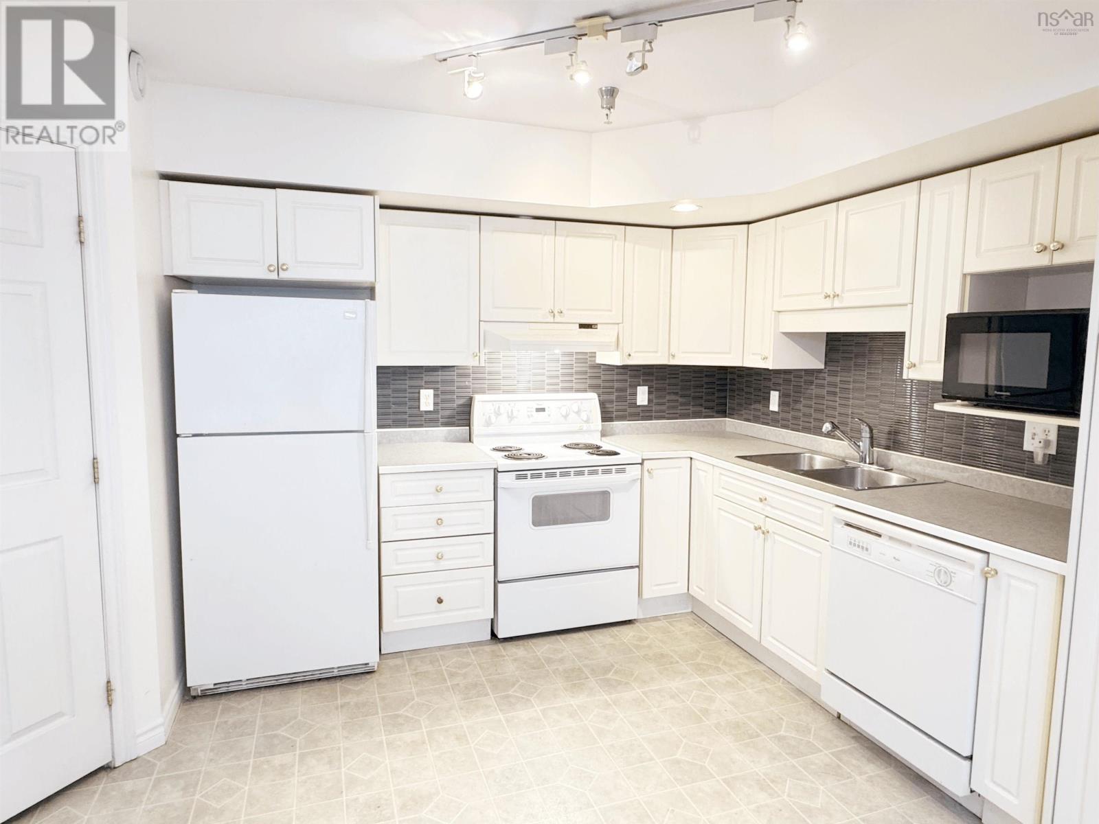 Property 4 of 30 of 507 1041 Wellington Street