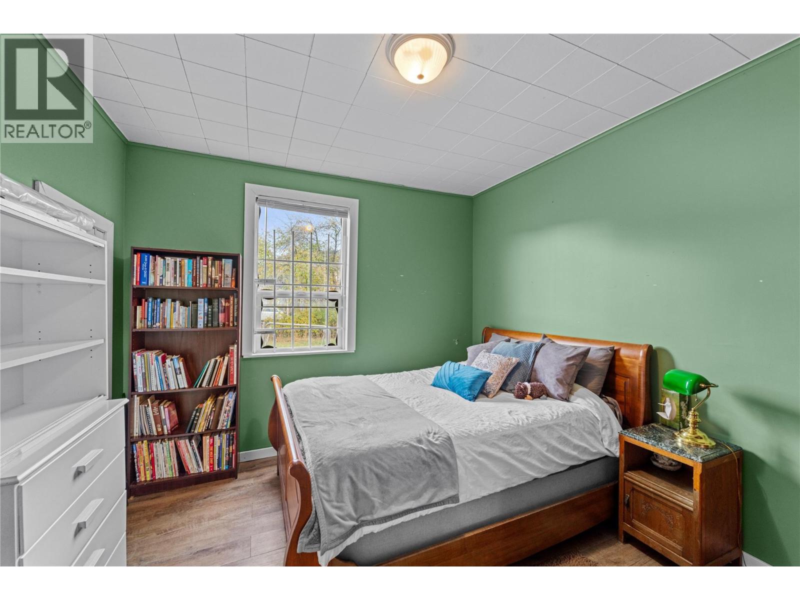 1201 GOVERNMENT Avenue, Merritt