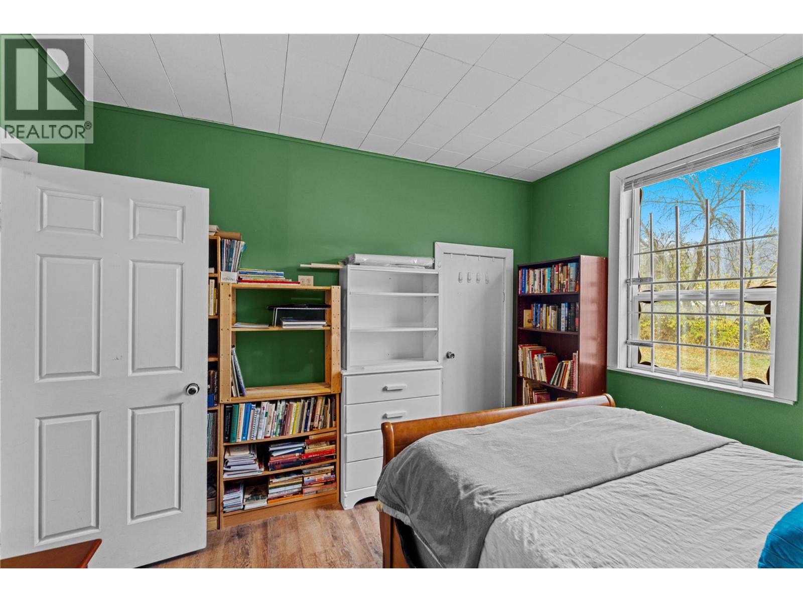 1201 GOVERNMENT Avenue, Merritt