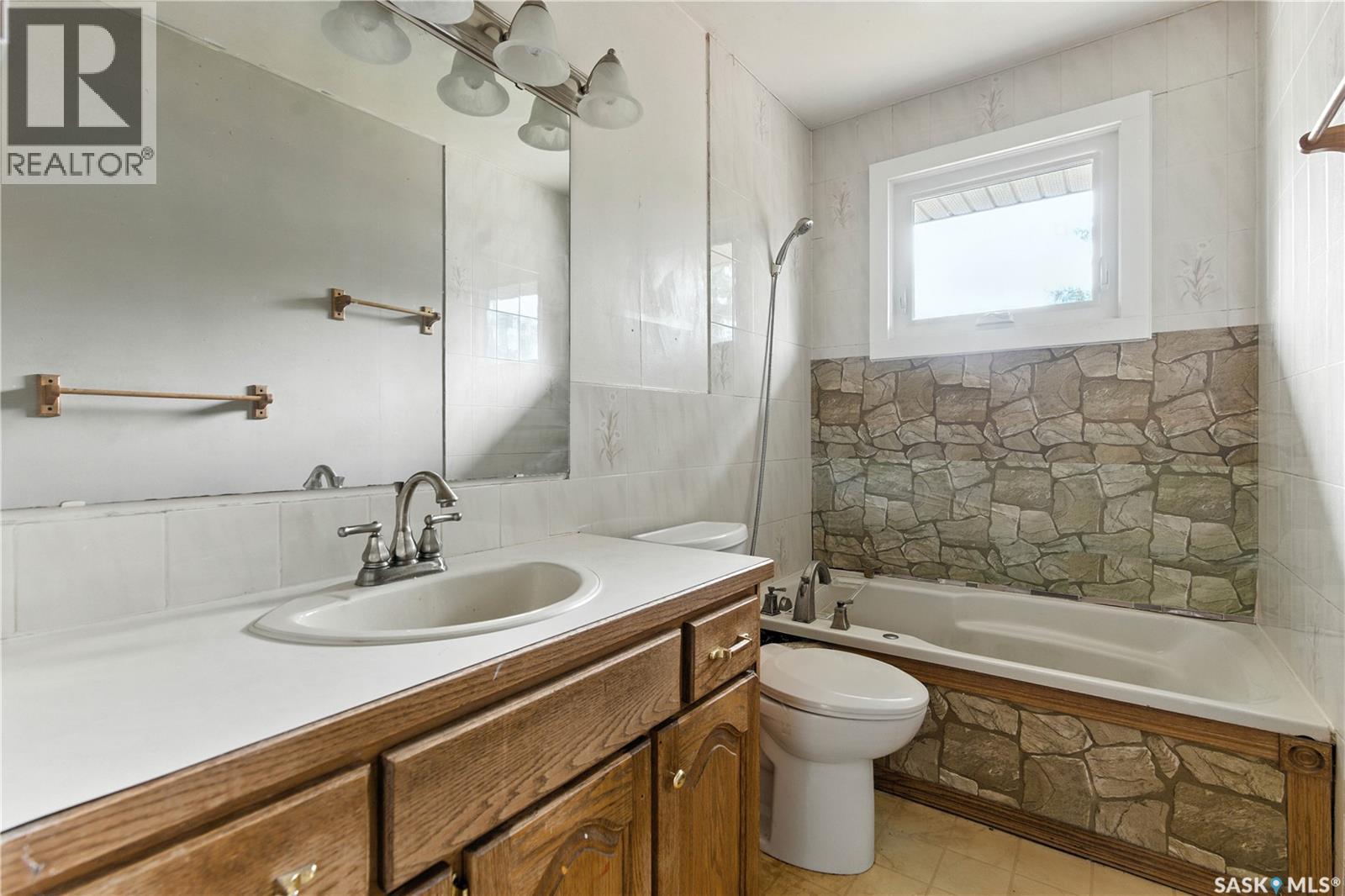 Single Family House Bungalow for Sale in  Horace STREET Regina 