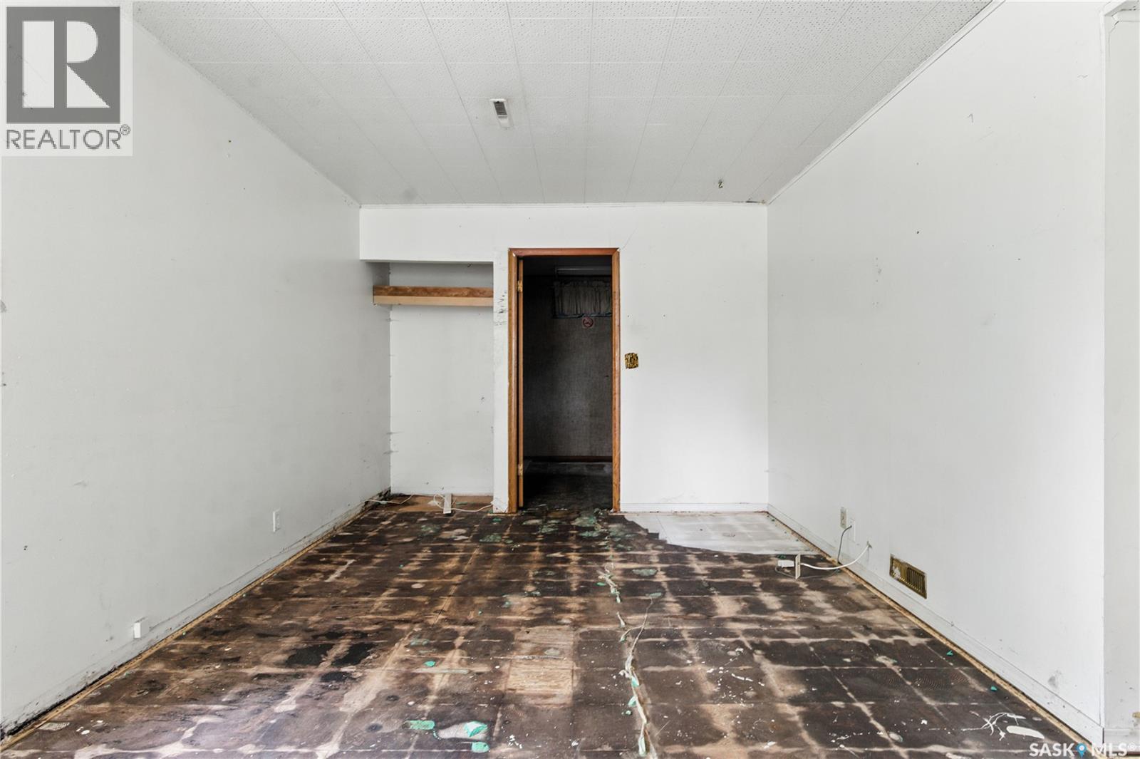 Single Family House Bungalow for Sale in  Horace STREET Regina 