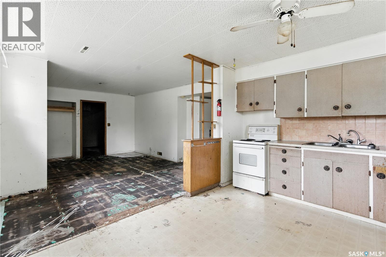 Single Family House Bungalow for Sale in  Horace STREET Regina 