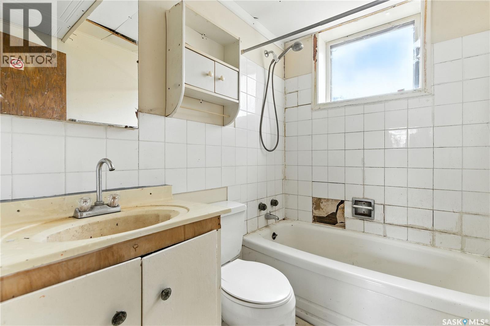 Single Family House Bungalow for Sale in  Horace STREET Regina 