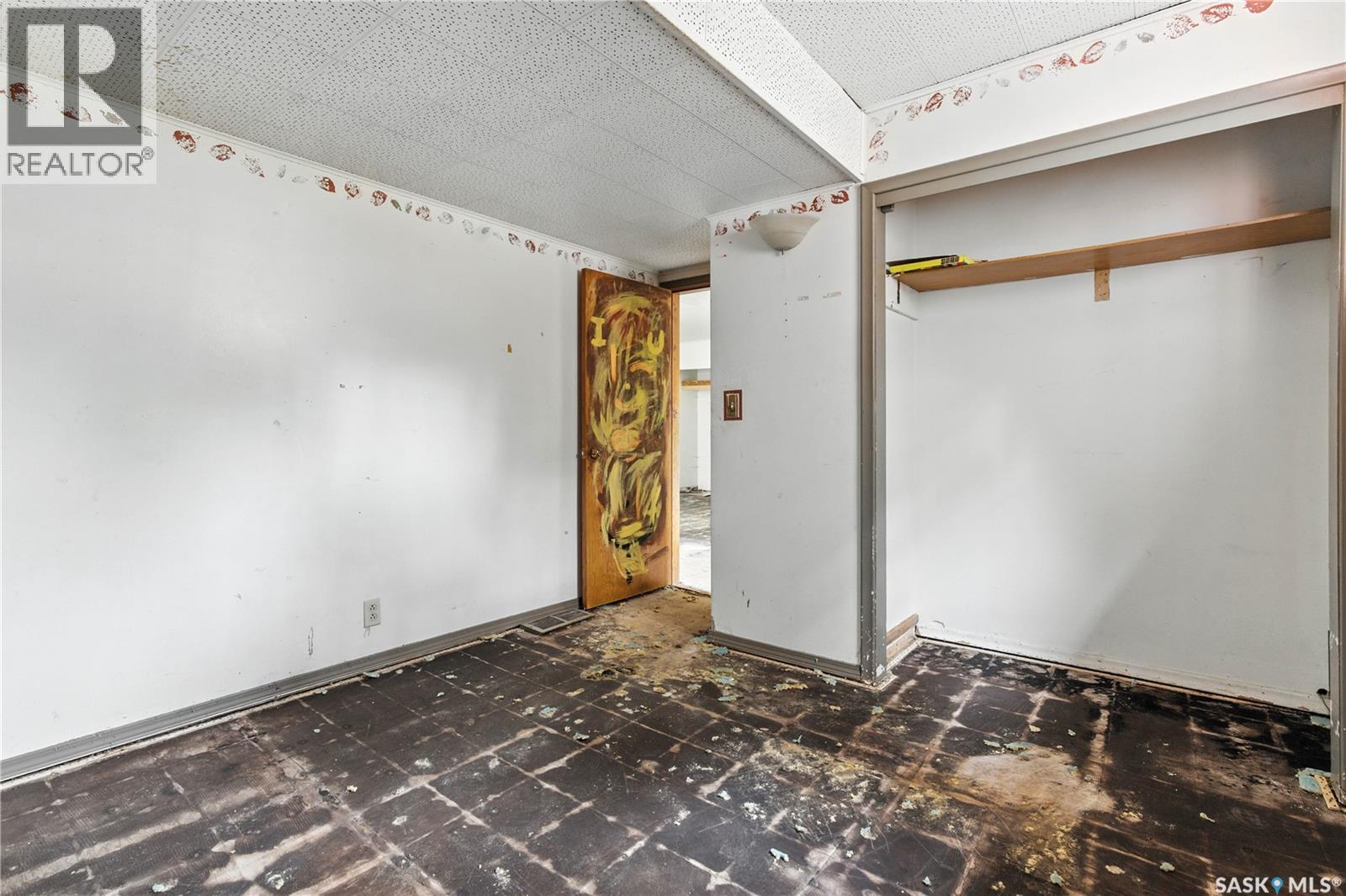 Single Family House Bungalow for Sale in  Horace STREET Regina 