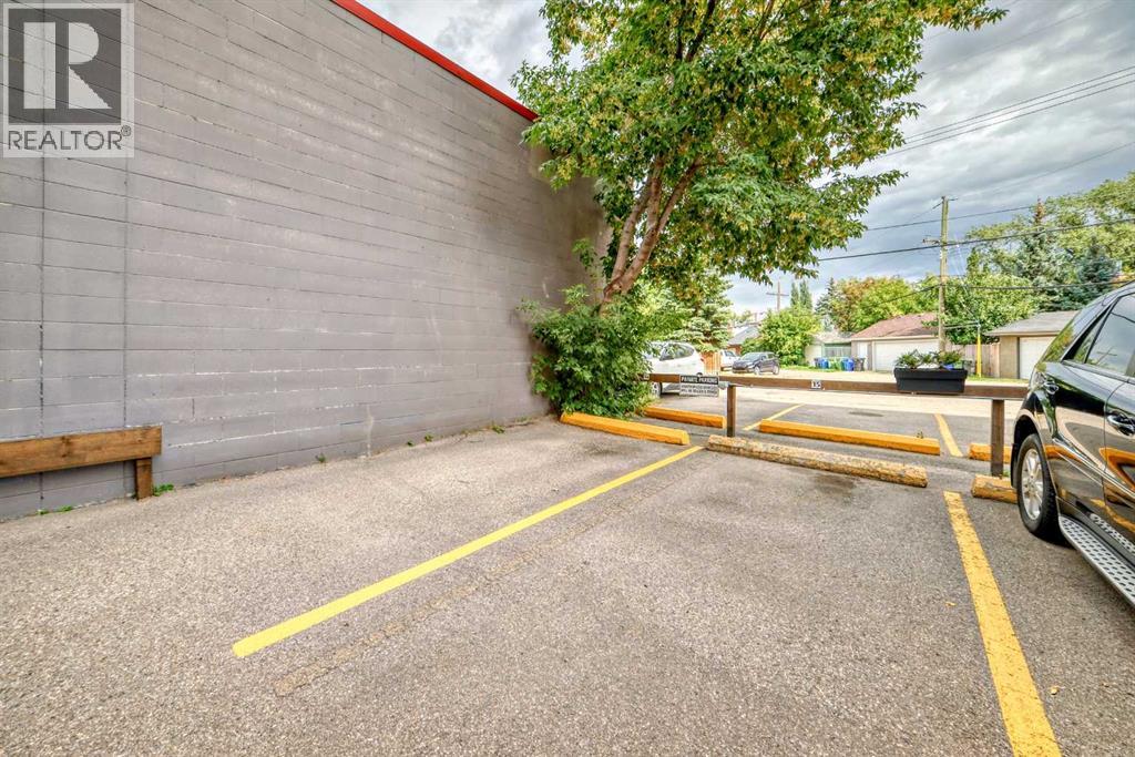 Single Family House for Sale in    Street NW Hillhurst Calgary 