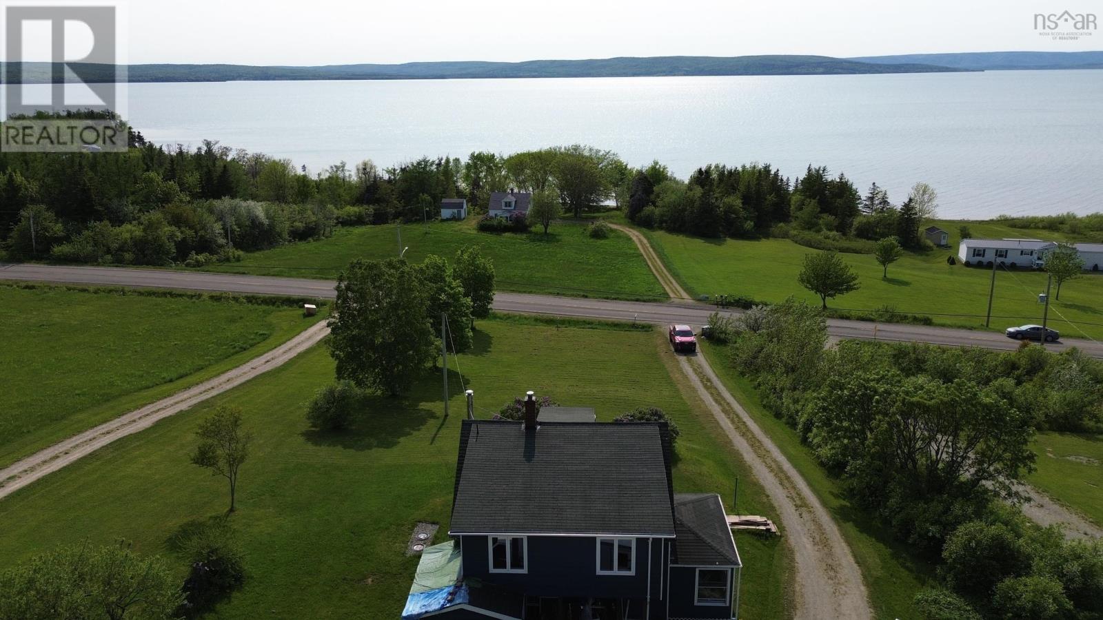 Property 14 of 29 of 3498 Highway 395