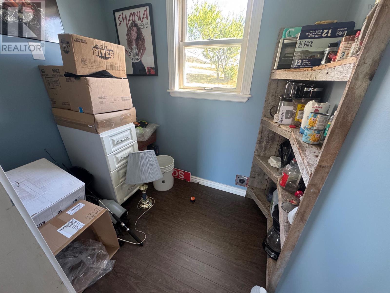 Property 27 of 29 of 3498 Highway 395