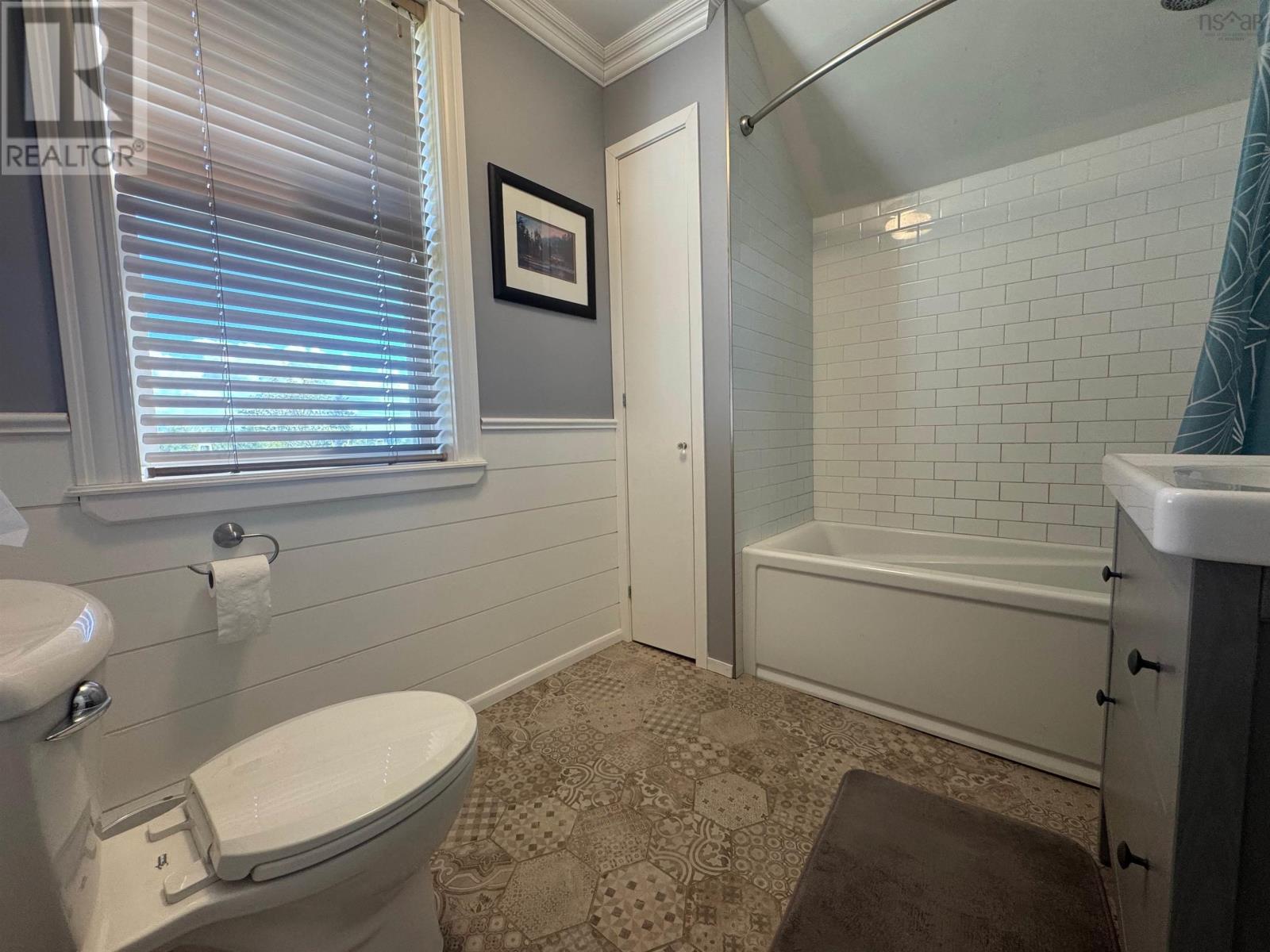 Property 29 of 29 of 3498 Highway 395