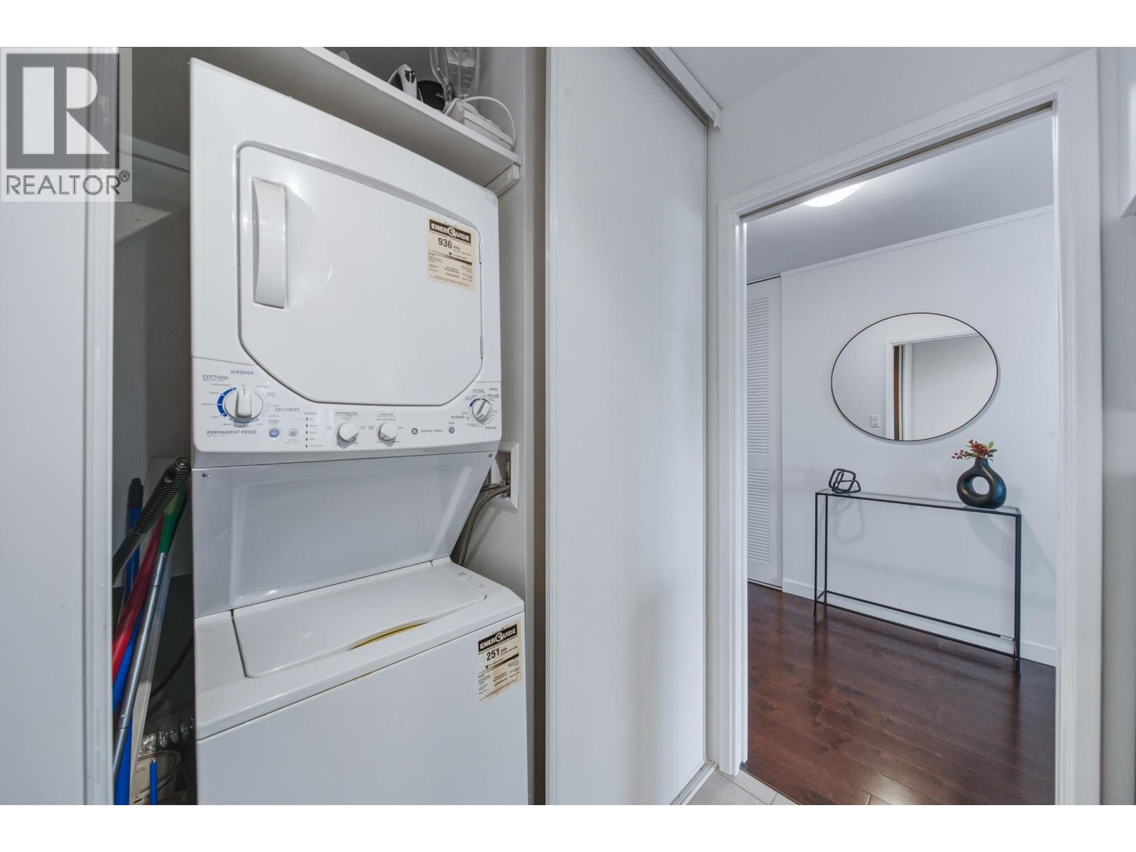 704 1480 DUCHESS AVENUE, West Vancouver