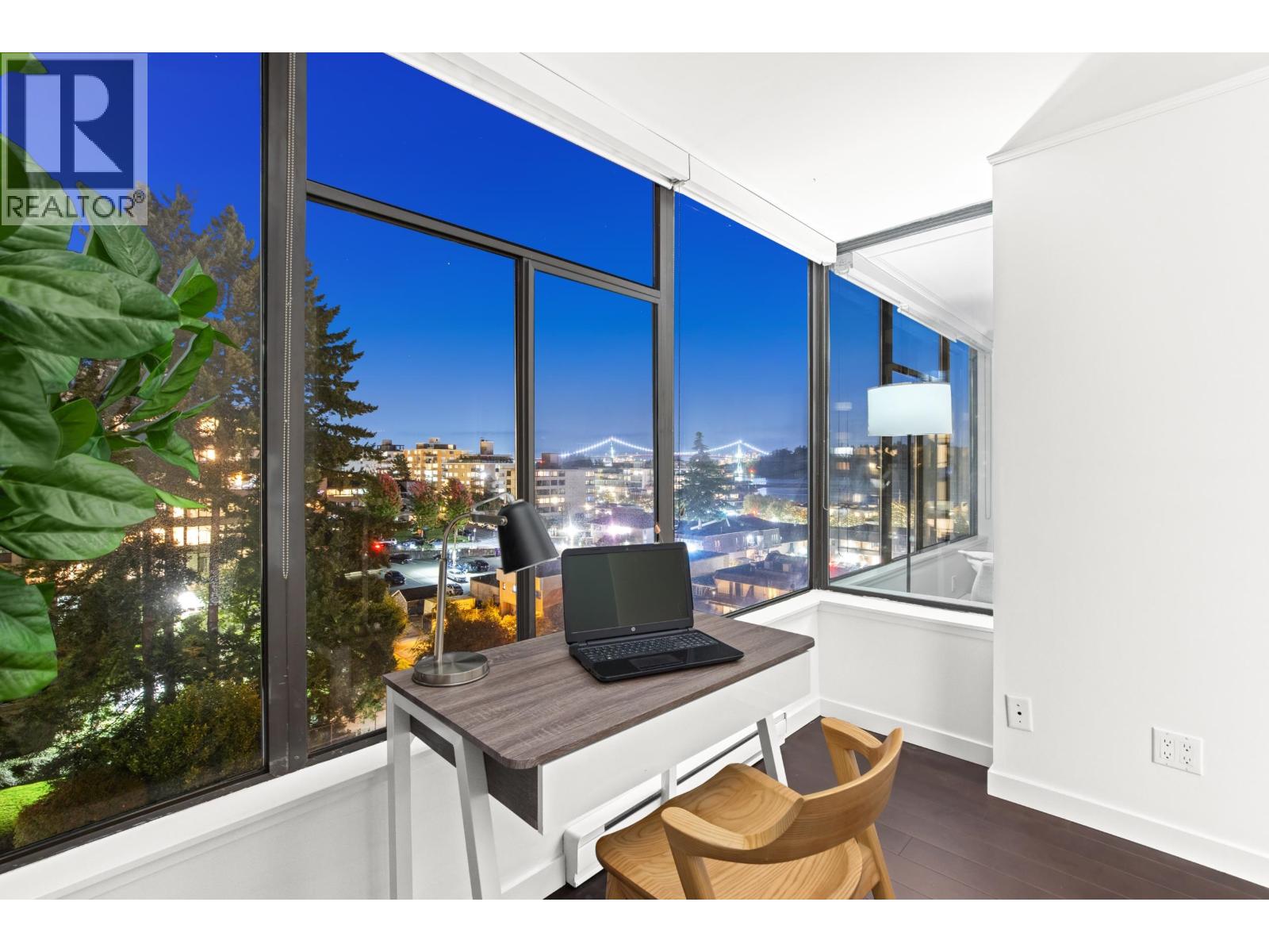 704 1480 DUCHESS AVENUE, West Vancouver