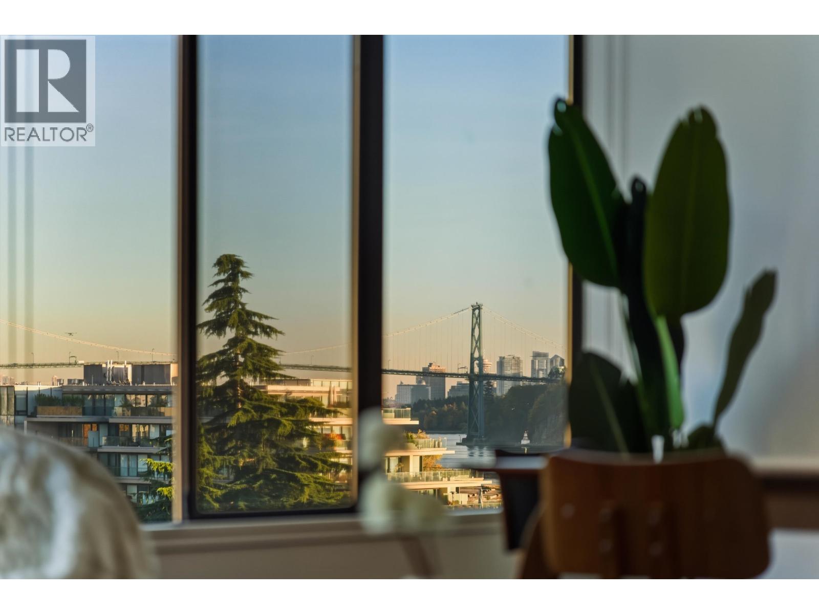 704 1480 DUCHESS AVENUE, West Vancouver