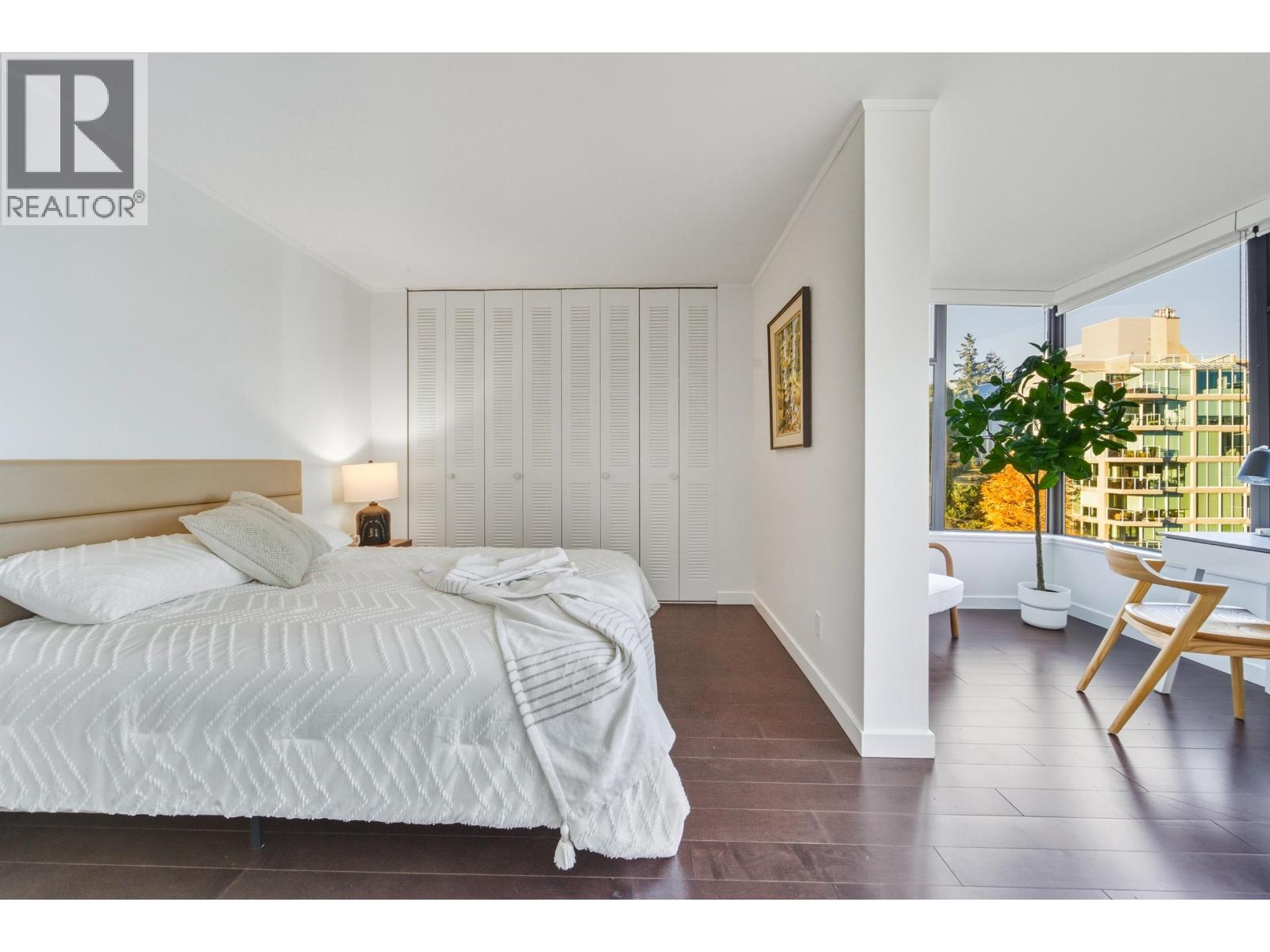 704 1480 DUCHESS AVENUE, West Vancouver