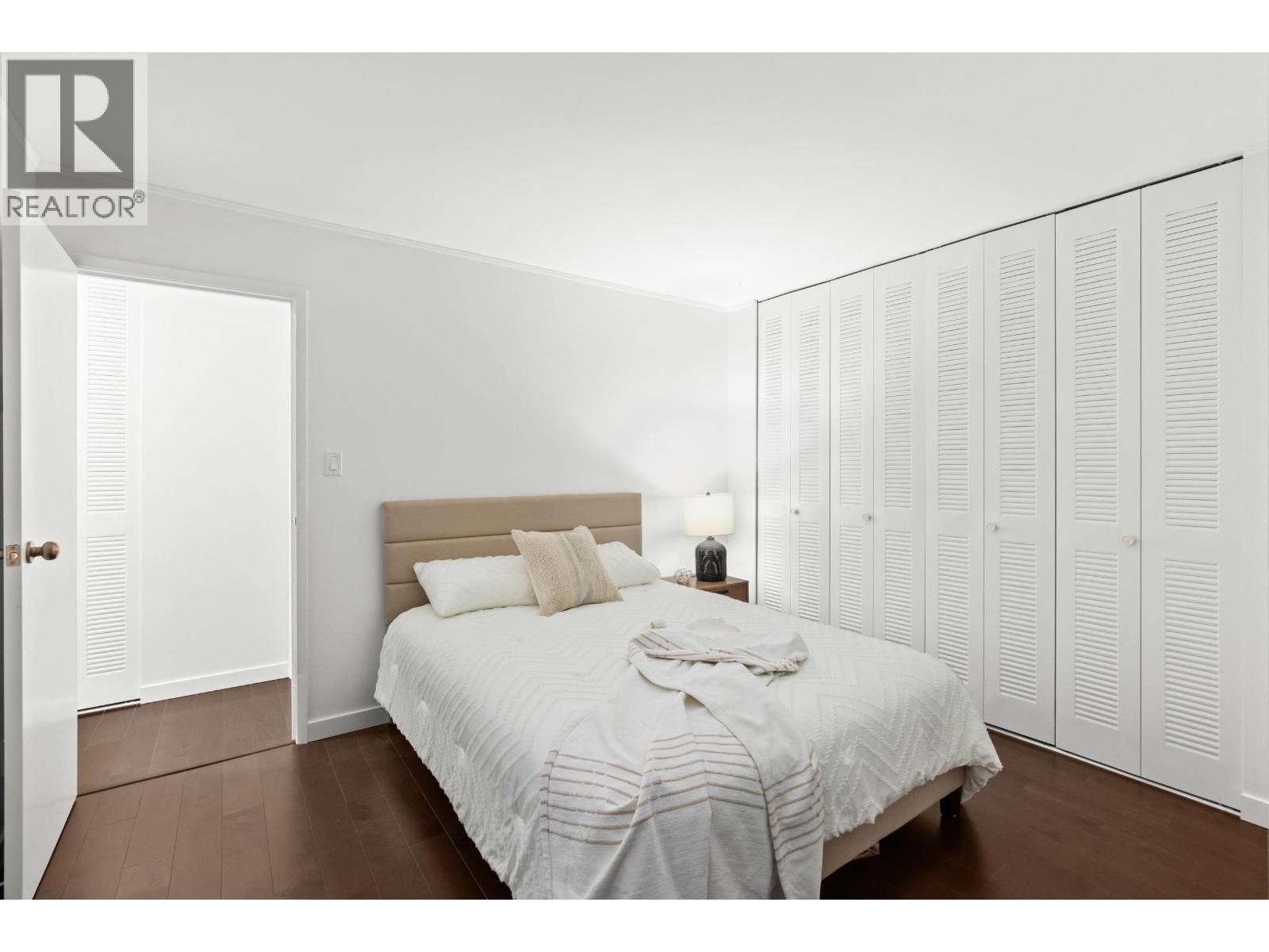 704 1480 DUCHESS AVENUE, West Vancouver