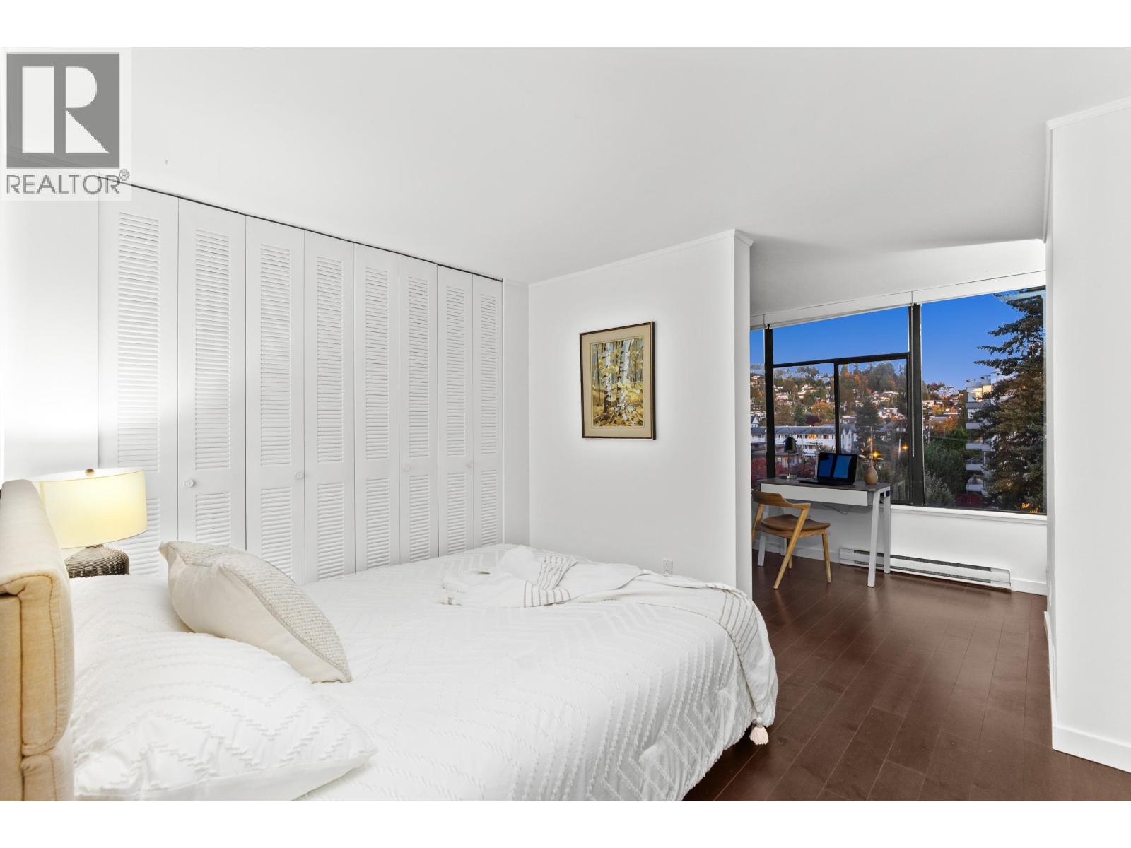 704 1480 DUCHESS AVENUE, West Vancouver