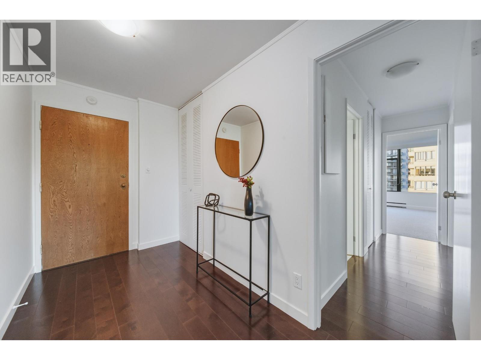 704 1480 DUCHESS AVENUE, West Vancouver