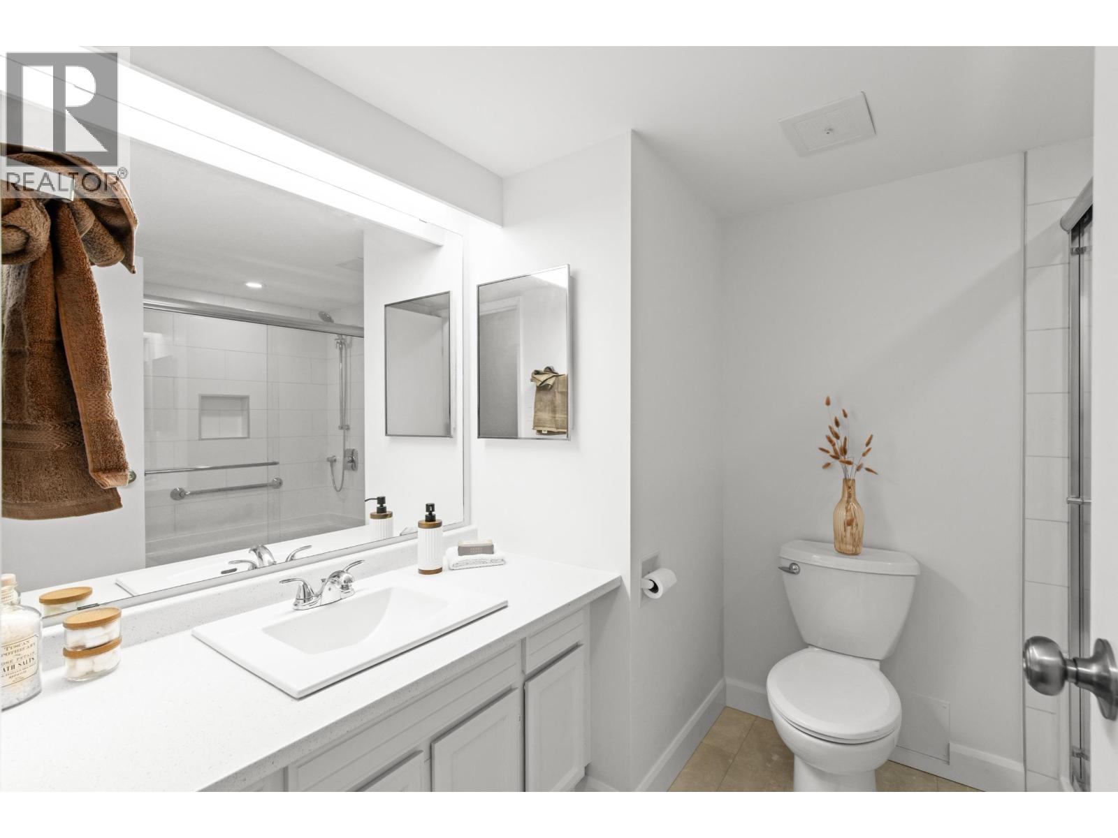 704 1480 DUCHESS AVENUE, West Vancouver