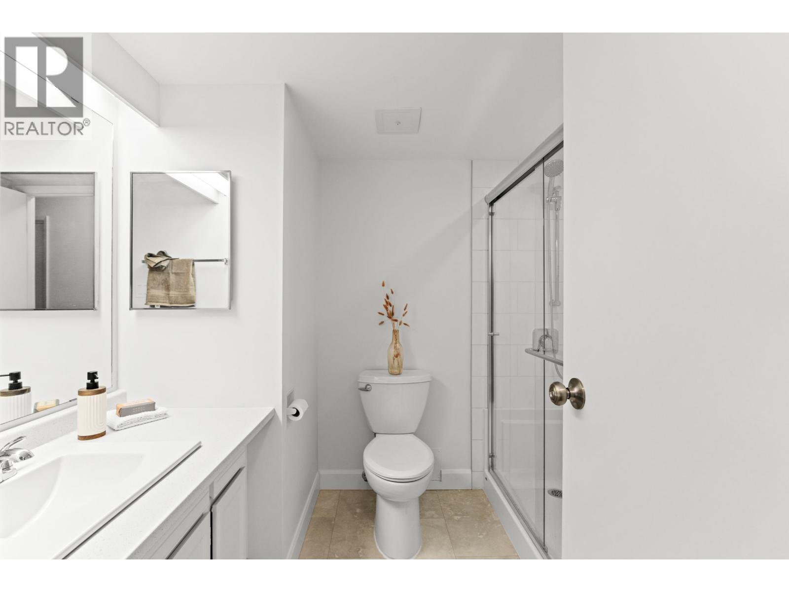 704 1480 DUCHESS AVENUE, West Vancouver