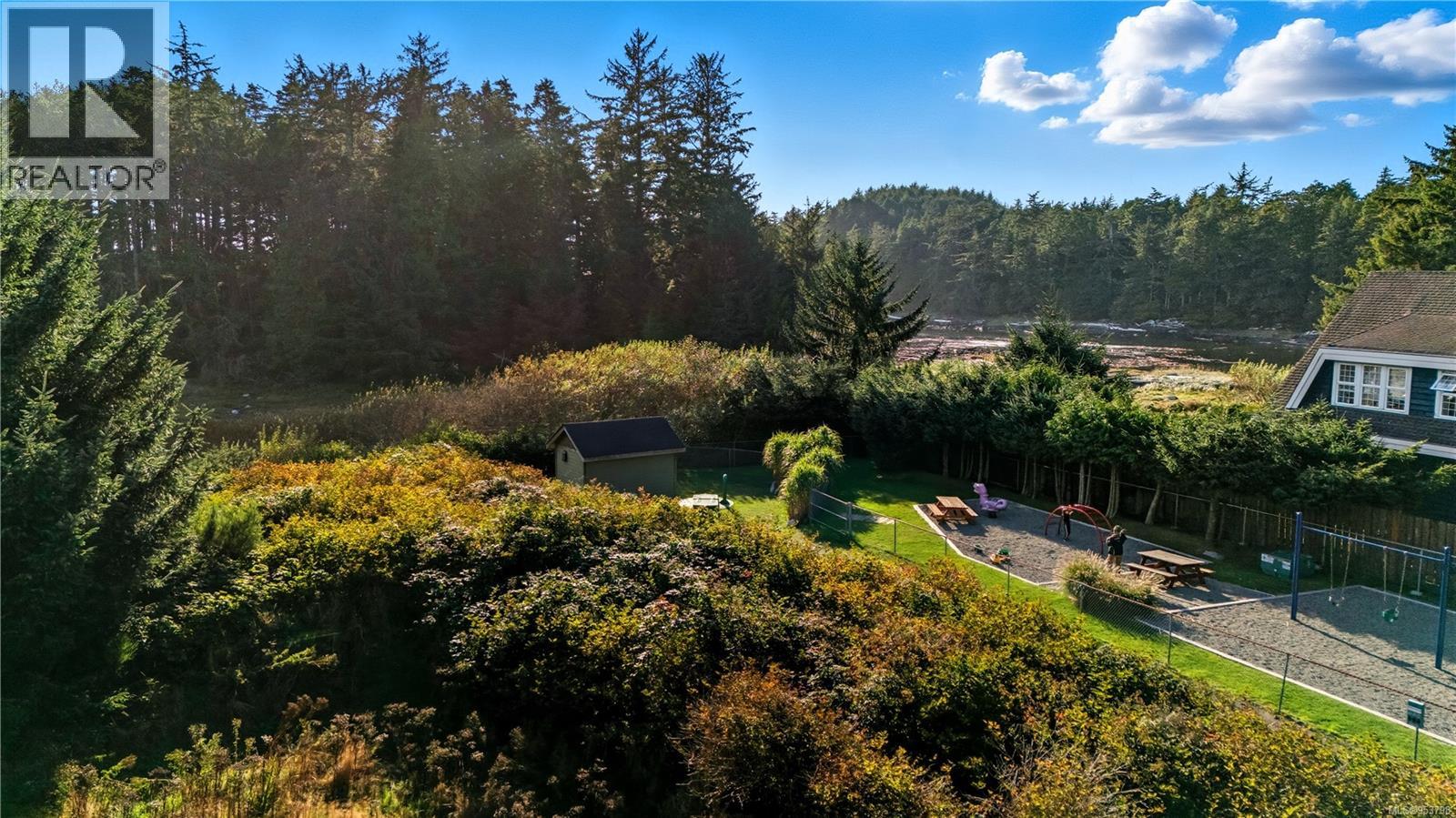 912 Barkley Pl, Ucluelet