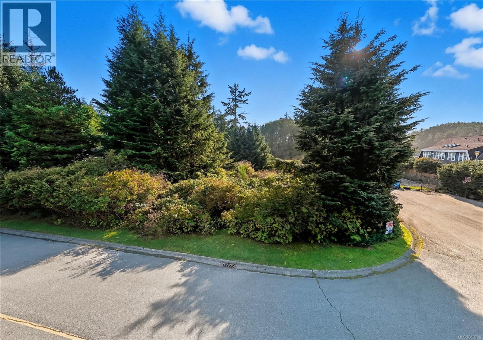 912 Barkley Pl, Ucluelet