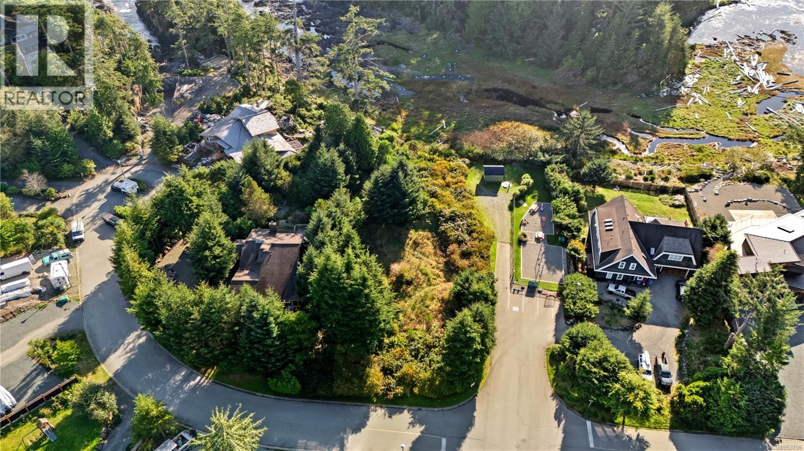 912 Barkley Pl, Ucluelet