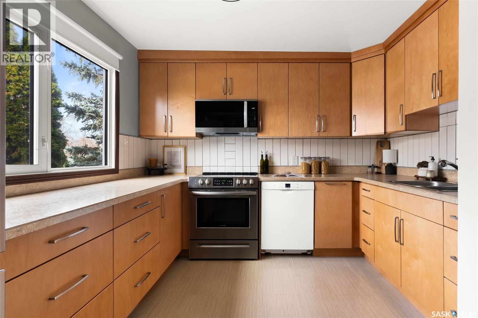 Single Family House 2 Level for Sale in  Odin WALK Regina 