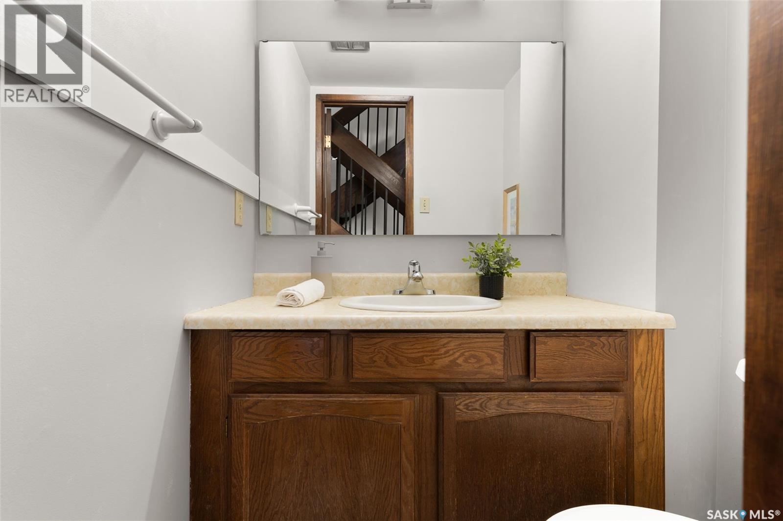 Single Family House 2 Level for Sale in  Odin WALK Regina 