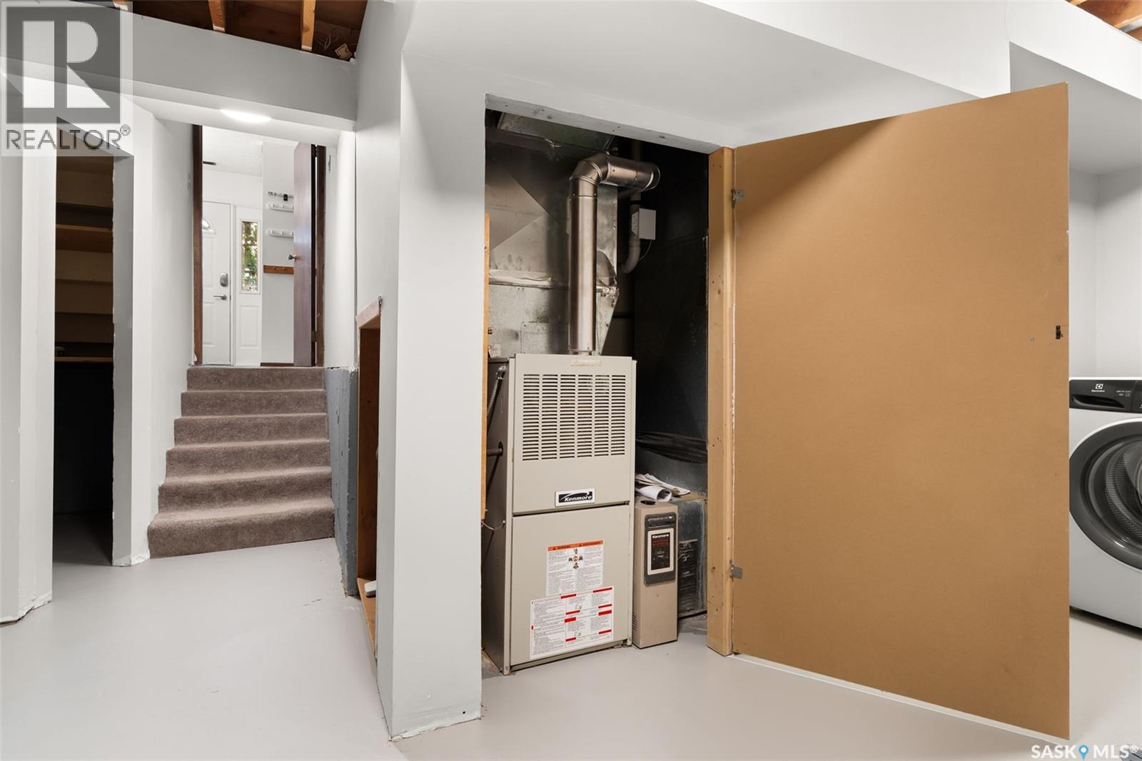 Single Family House 2 Level for Sale in  Odin WALK Regina 