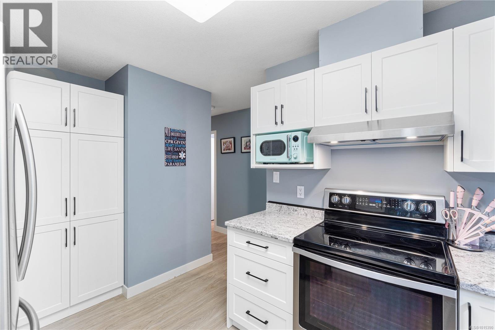 108 335 Hirst Ave W, Parksville