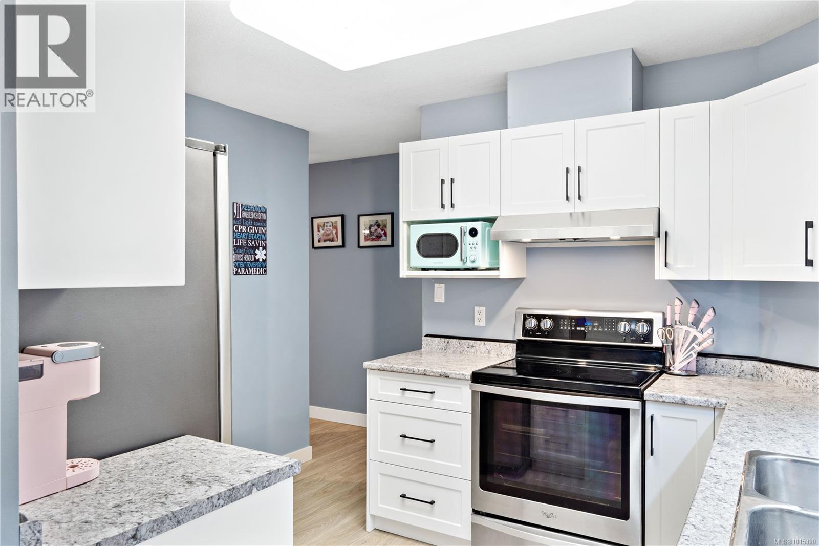 108 335 Hirst Ave W, Parksville